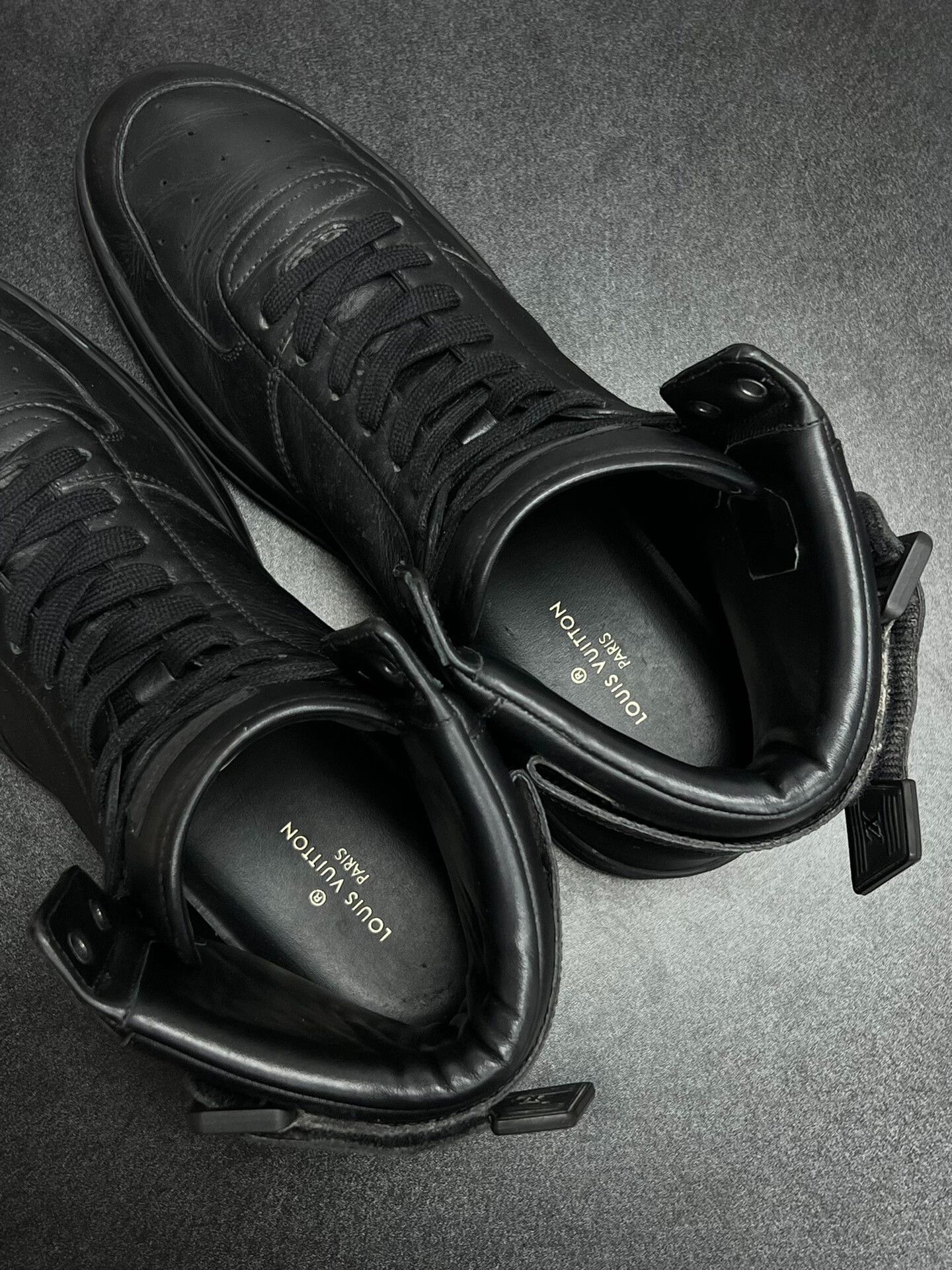 Louis Vuitton Louis Vuitton Black Lowtop Sneakers 9 Men Size US 9 / EU 42 - 4 Thumbnail