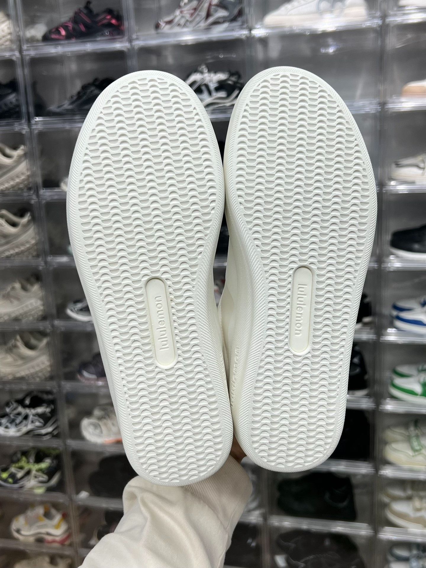 Lululemon Lululemon White Lowtop Sneakers 7.5 Men Size US 7.5 / EU 40-41 - 8 Thumbnail
