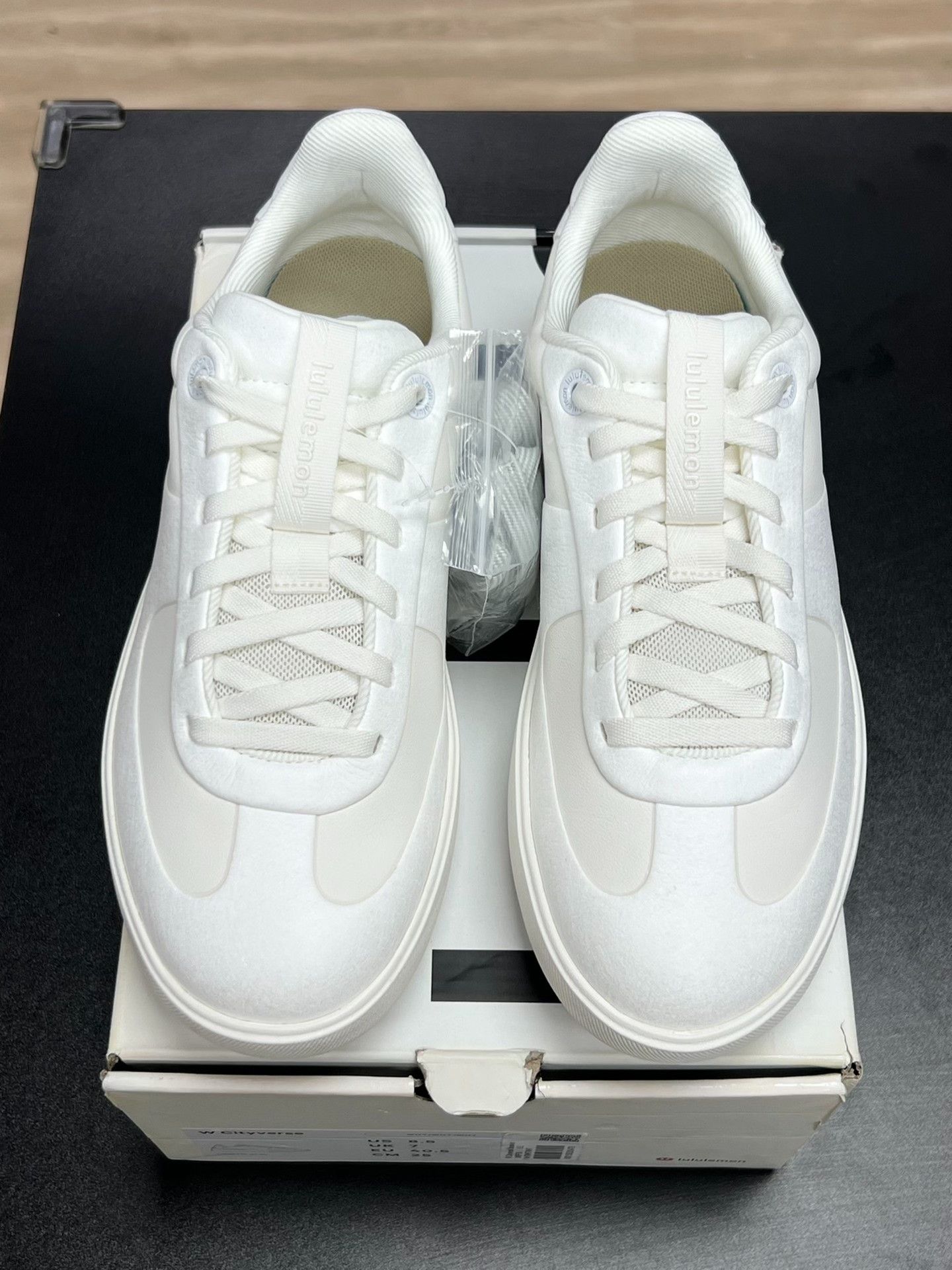 Lululemon Lululemon White Lowtop Sneakers 7.5 Men Size US 7.5 / EU 40-41 - 3 Thumbnail