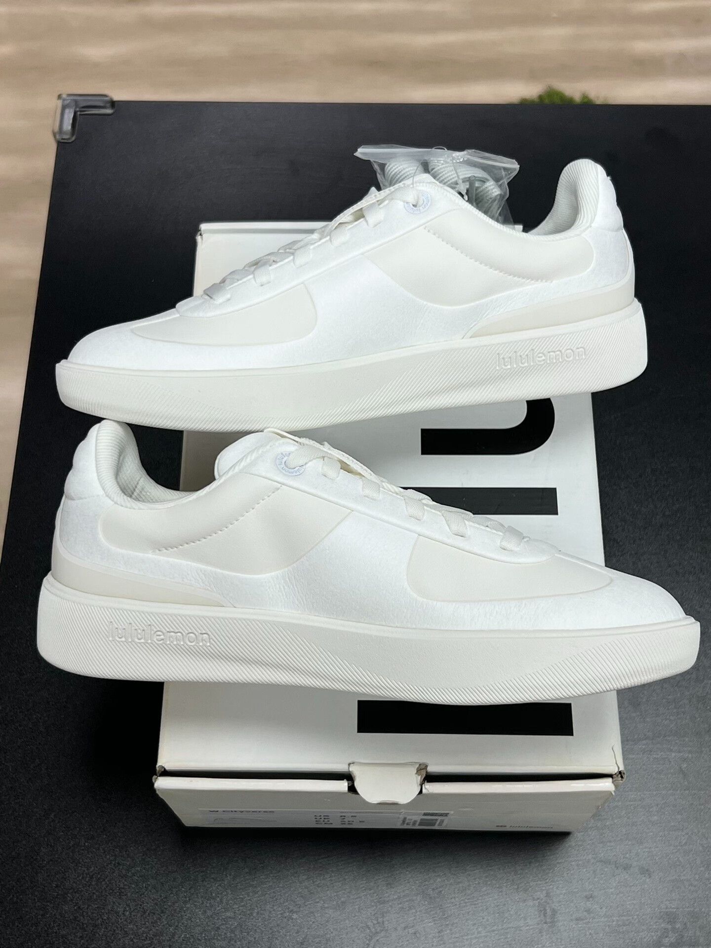 Lululemon Lululemon White Lowtop Sneakers 7.5 Men Size US 7.5 / EU 40-41 - 6 Thumbnail