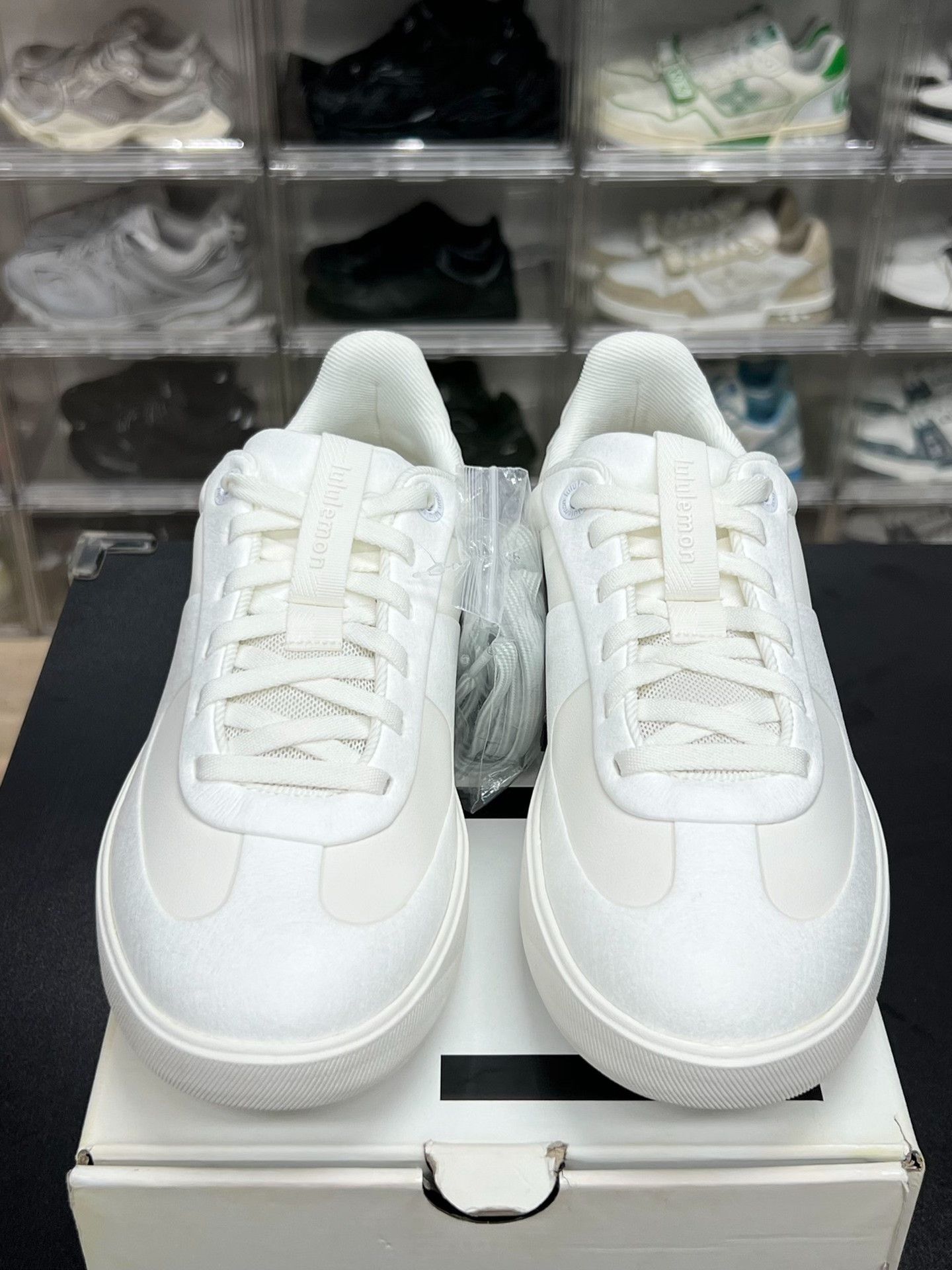 Lululemon Lululemon White Lowtop Sneakers 7.5 Men Size US 7.5 / EU 40-41 - 2 Thumbnail