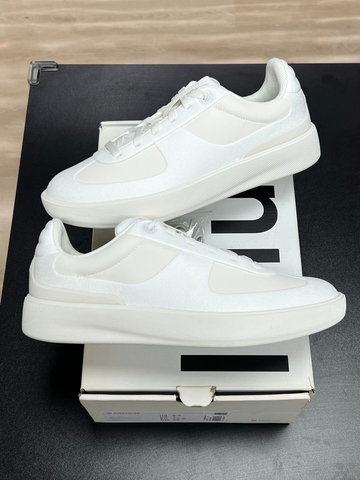Lululemon Lululemon White Lowtop Sneakers 7.5 Men Size US 7.5 / EU 40-41 - 5 Thumbnail