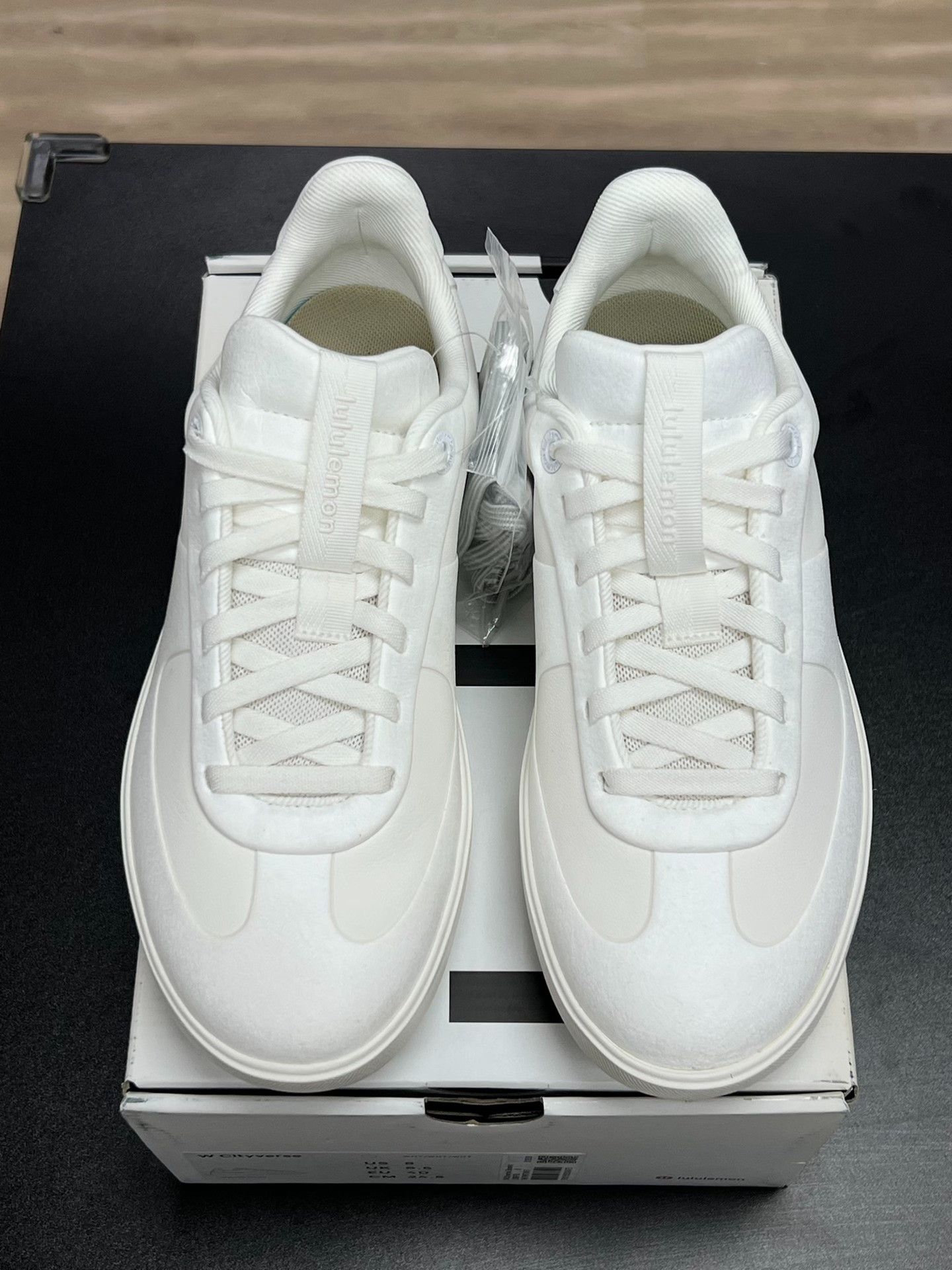 Lululemon Lululemon White Lowtop Sneakers 7 Men Size US 7 / EU 40 - 3 Thumbnail