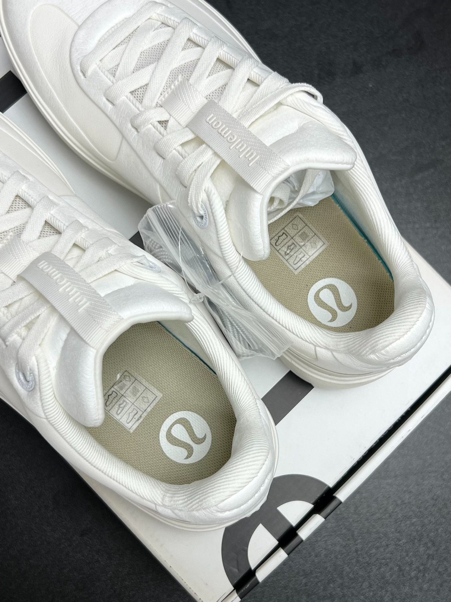 Lululemon Lululemon White Lowtop Sneakers 7 Men Size US 7 / EU 40 - 4 Thumbnail