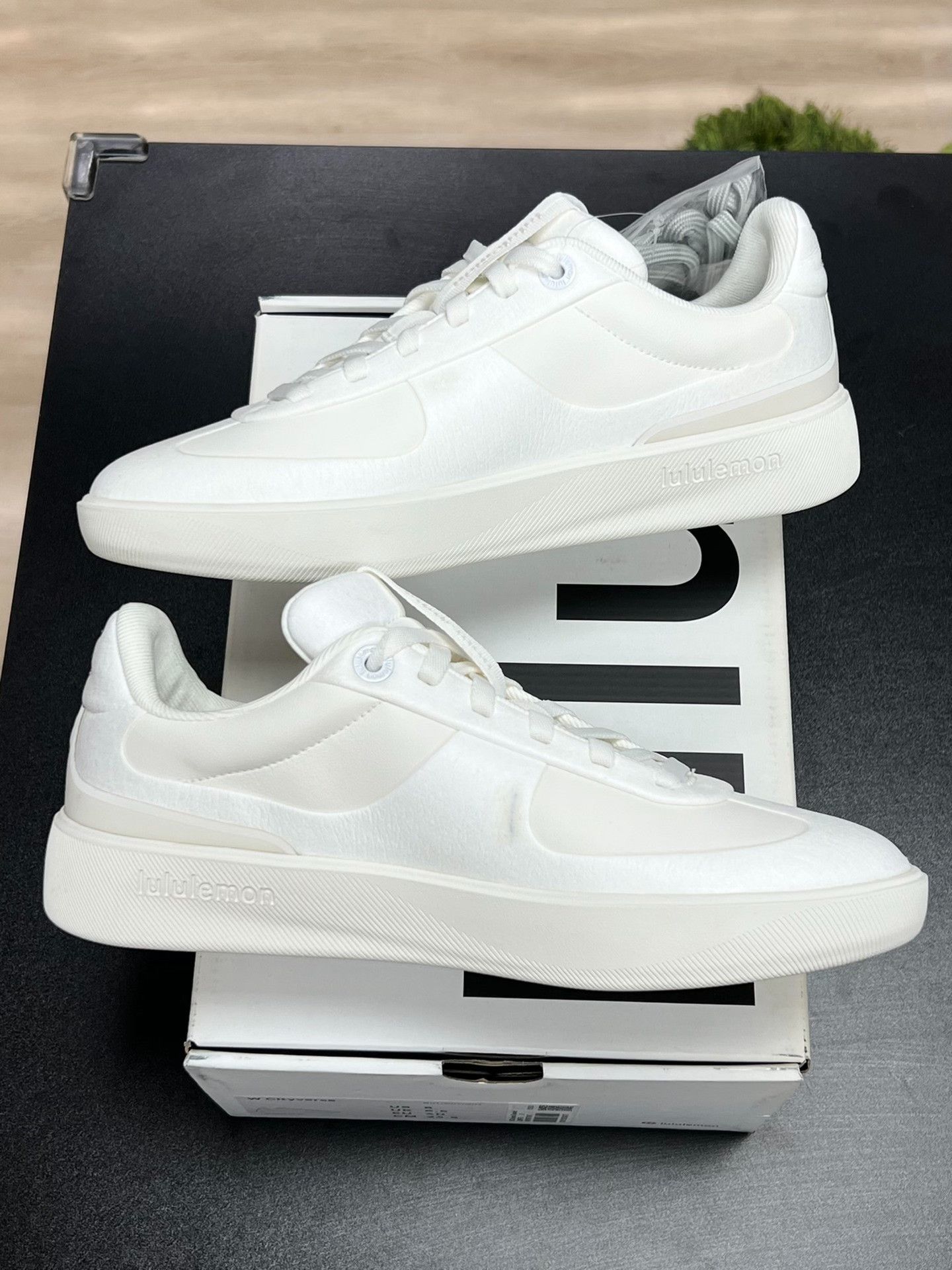 Lululemon Lululemon White Lowtop Sneakers 7 Men Size US 7 / EU 40 - 6 Thumbnail