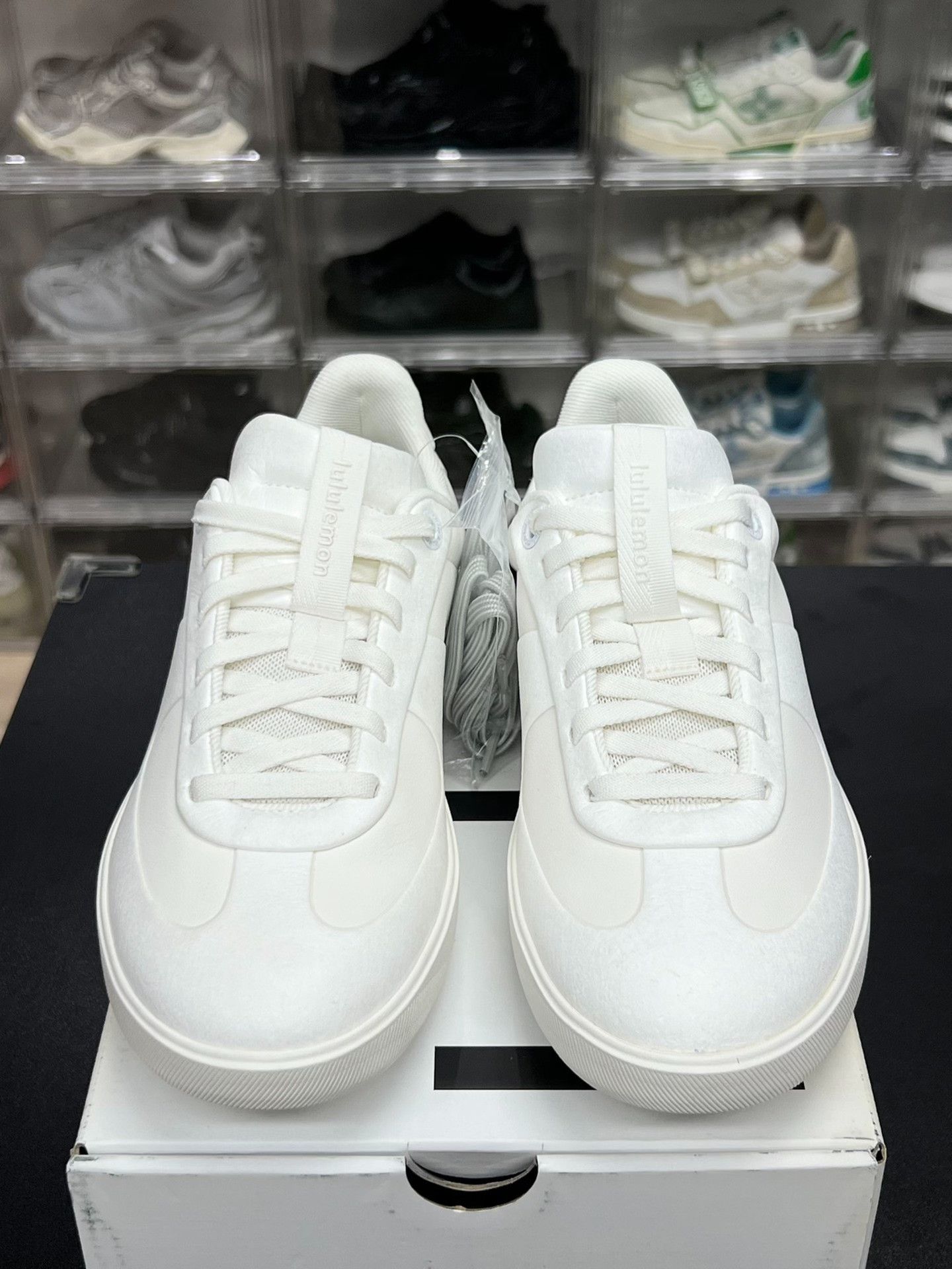 Lululemon Lululemon White Lowtop Sneakers 7 Men Size US 7 / EU 40 - 2 Thumbnail