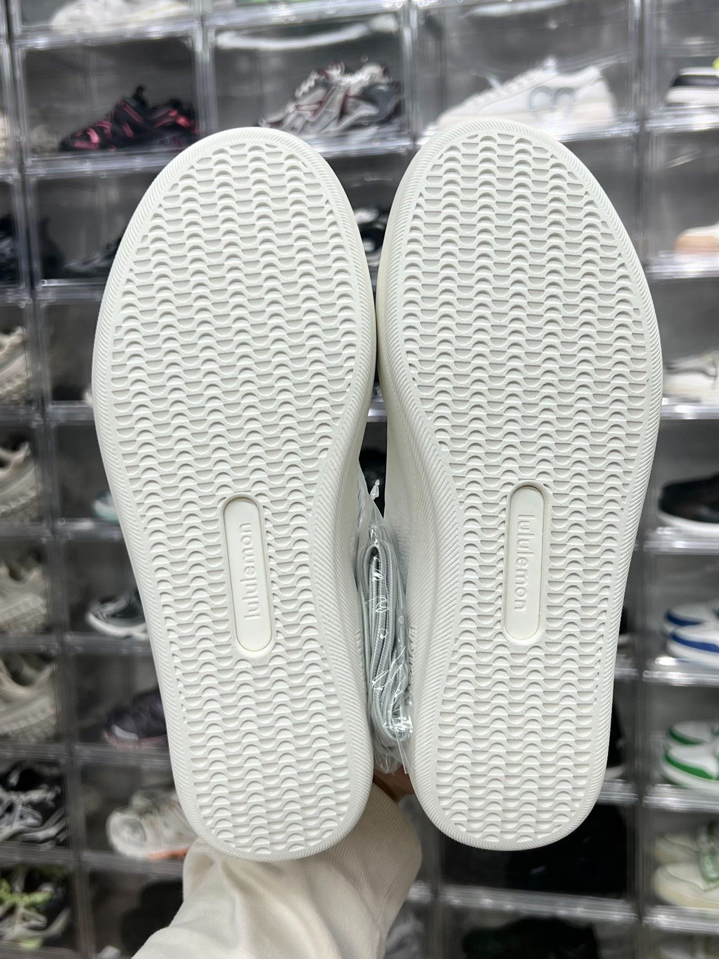 Lululemon Lululemon White Lowtop Sneakers 7 Men Size US 7 / EU 40 - 8 Thumbnail
