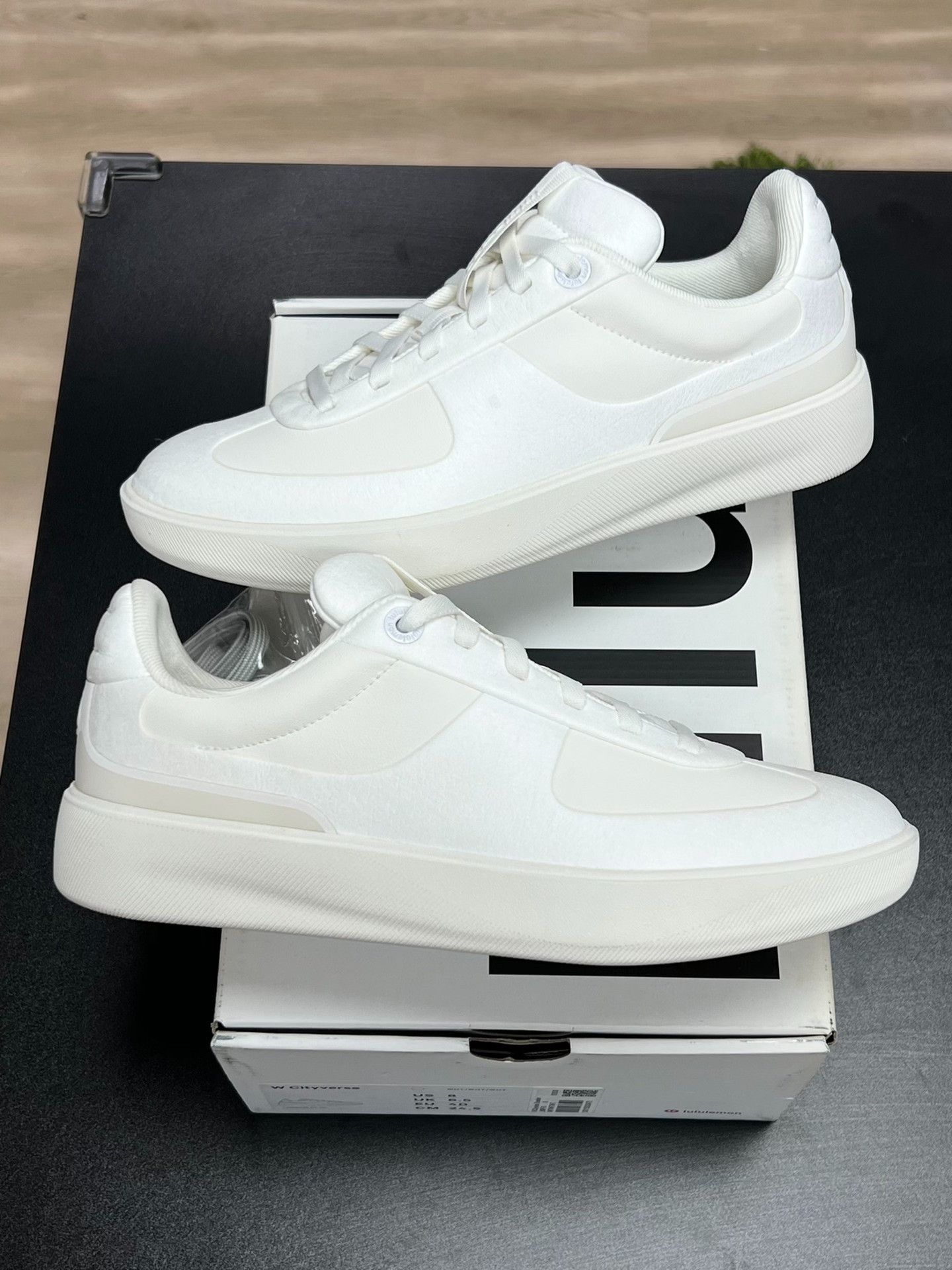 Lululemon Lululemon White Lowtop Sneakers 7 Men Size US 7 / EU 40 - 5 Thumbnail