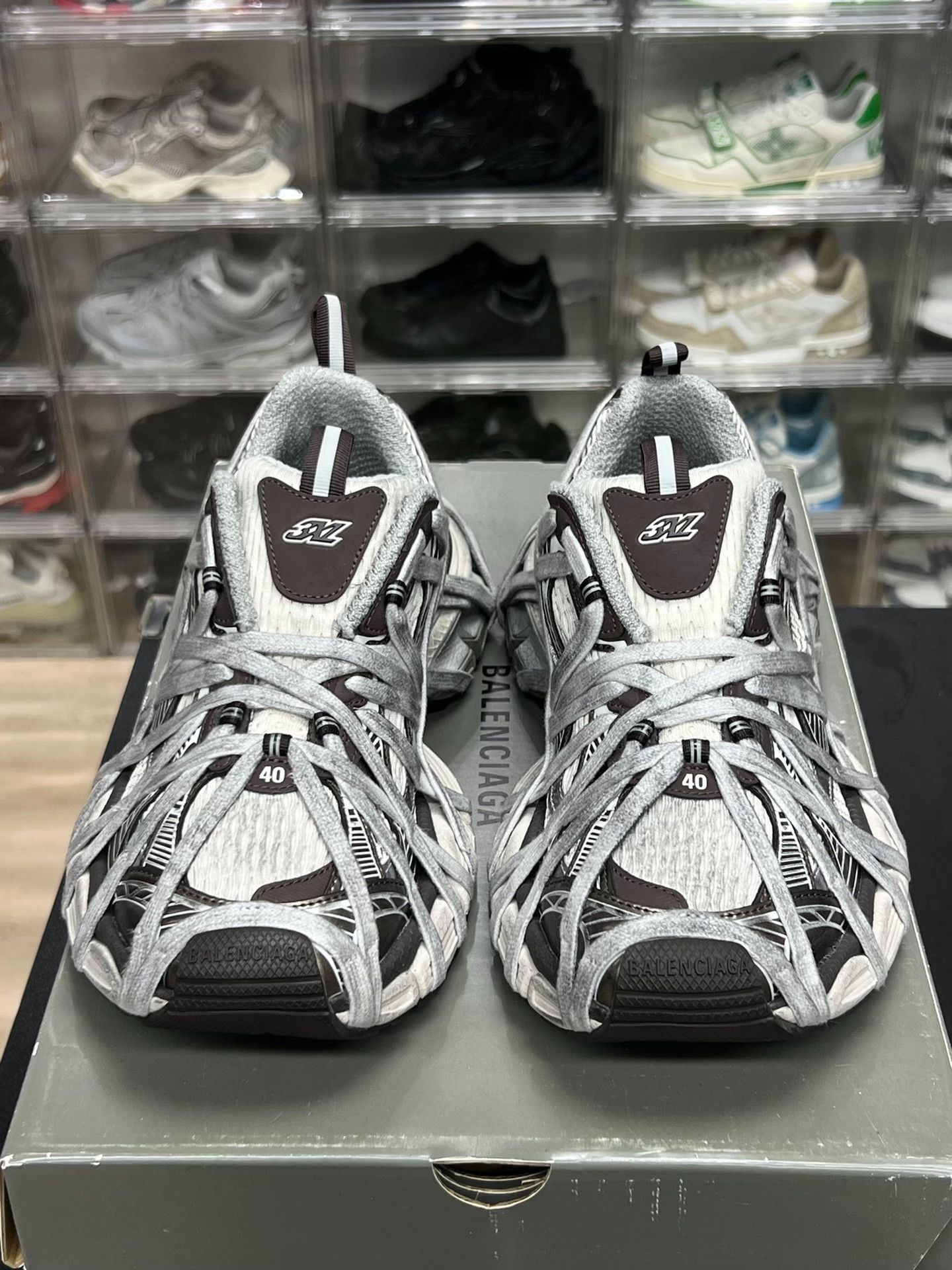 Balenciaga Balenciaga Gray Lowtop Sneakers 7 Men Size US 7 / EU 40 - 2 Thumbnail