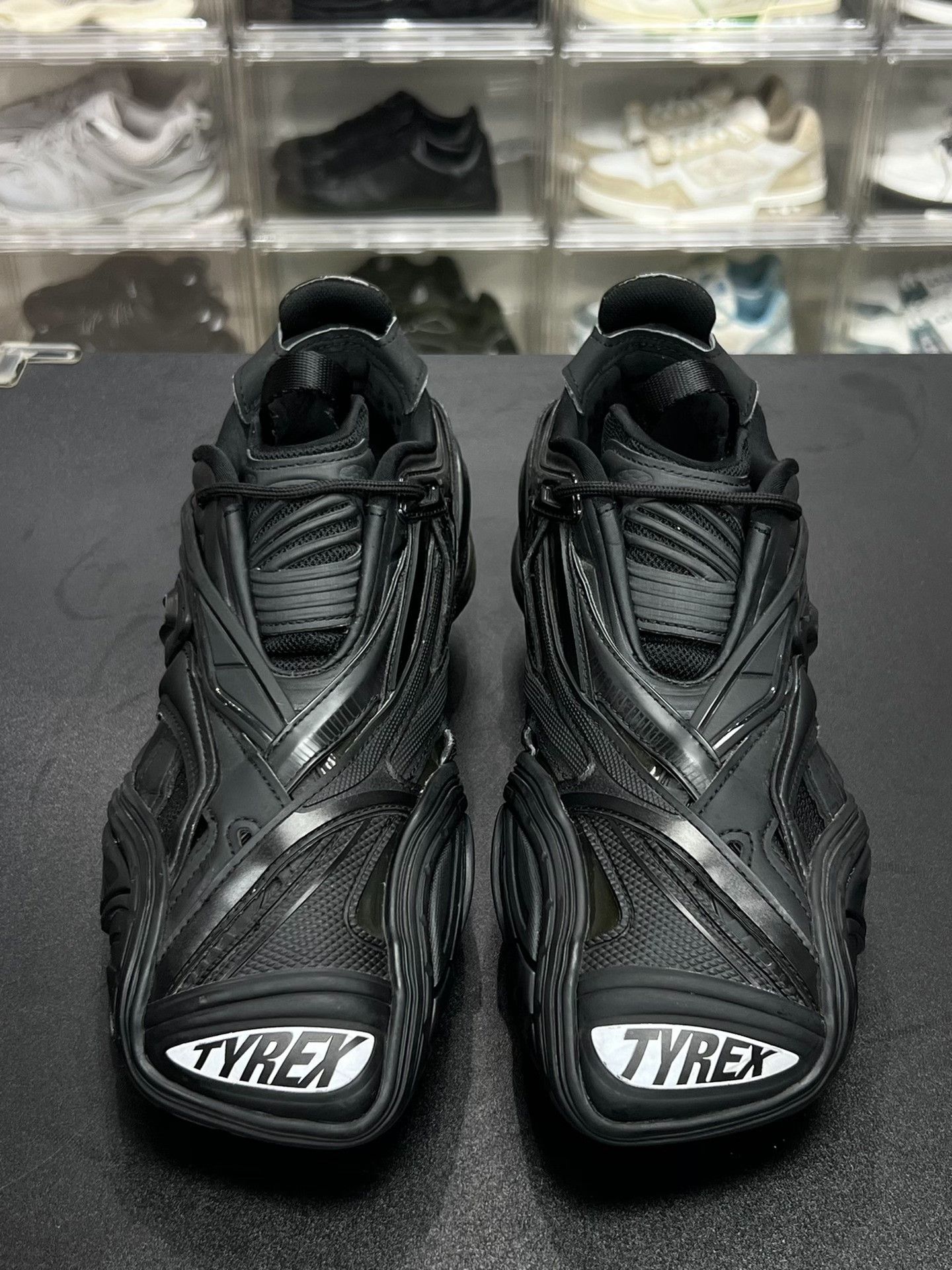 Balenciaga Balenciaga Black Lowtop Sneakers 8 Men Size US 8 / EU 41 - 2 Thumbnail