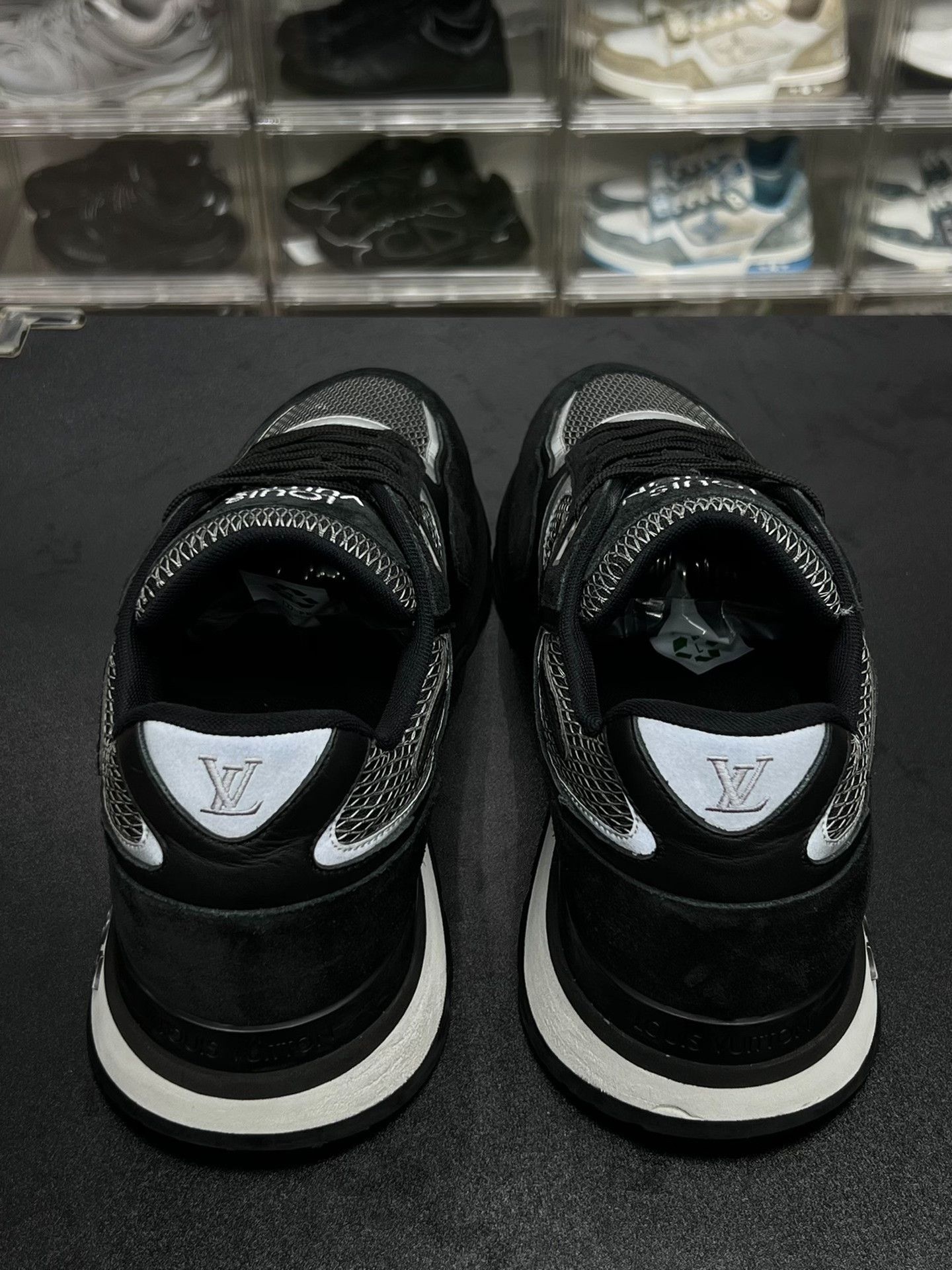 Louis Vuitton Louis Vuitton Gray Lowtop Sneakers 10.5 Men Size US 10.5 / EU 43-44 - 7 Thumbnail
