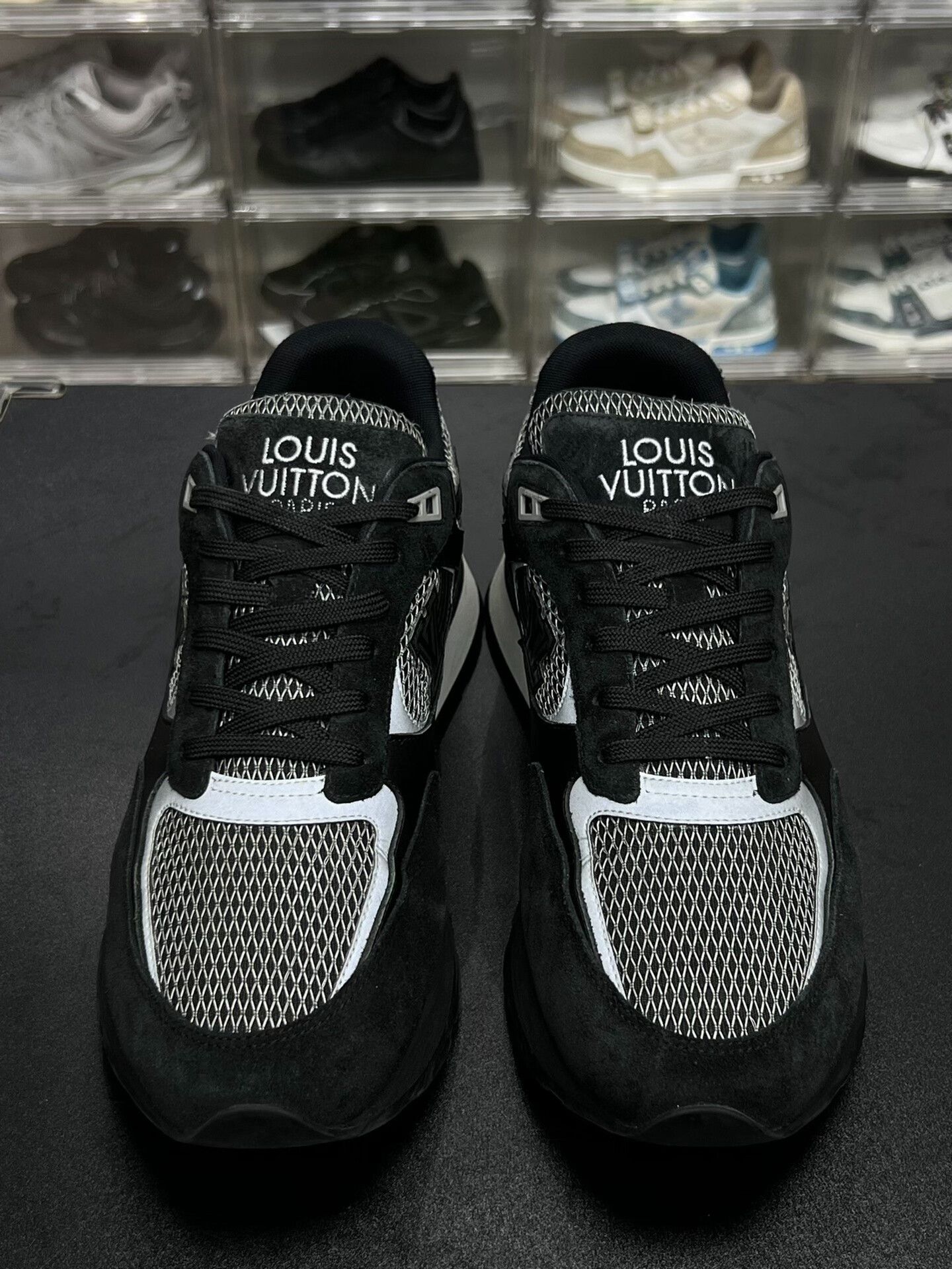 Louis Vuitton Louis Vuitton Gray Lowtop Sneakers 10.5 Men Size US 10.5 / EU 43-44 - 2 Thumbnail
