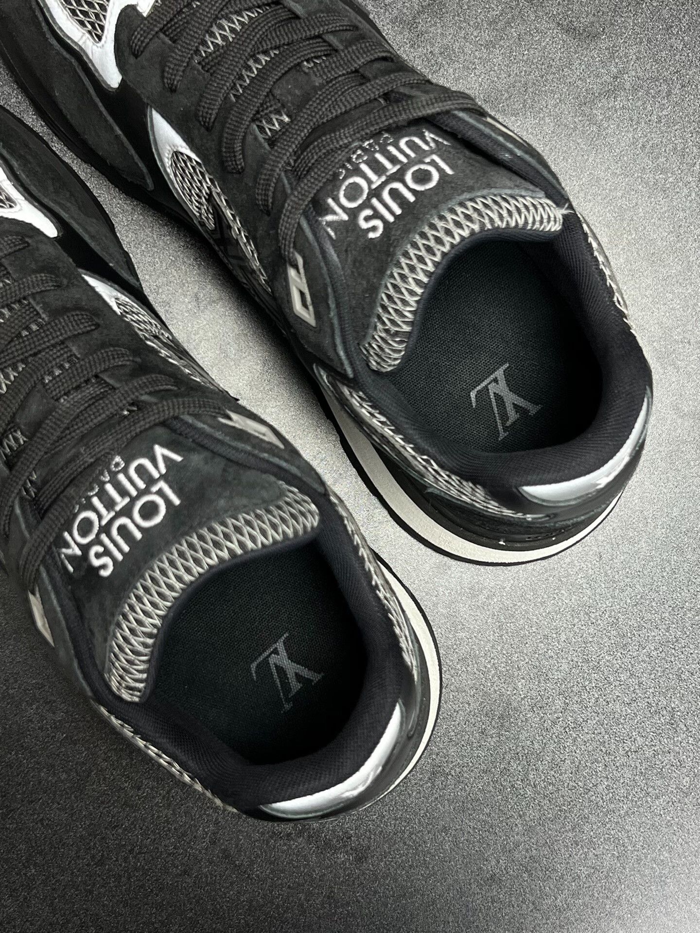 Louis Vuitton Louis Vuitton Gray Lowtop Sneakers 10.5 Men Size US 10.5 / EU 43-44 - 4 Thumbnail
