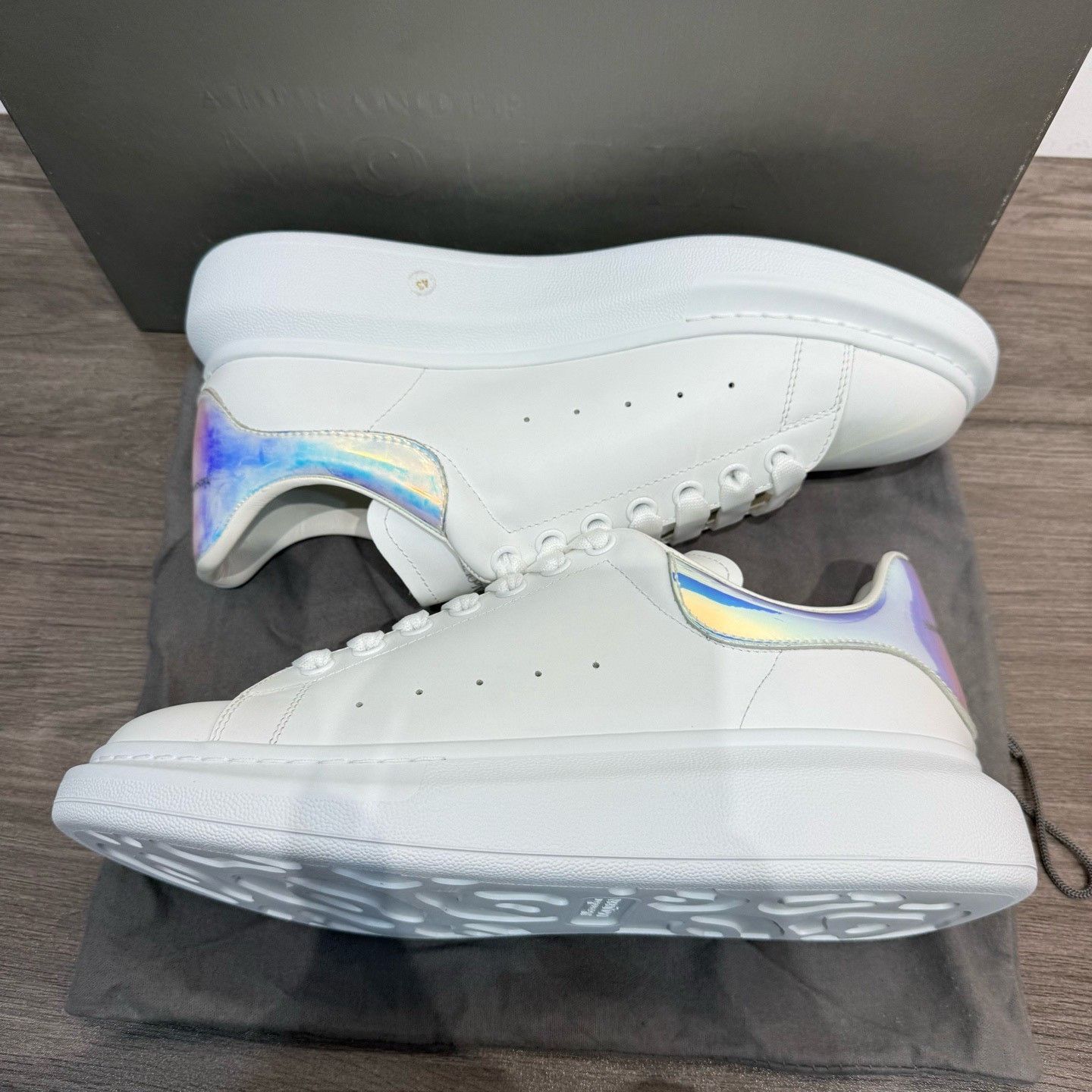 Alexander McQueen Alexander McQueen Iridescent Oversized Sneakers 43 Size US 10 / EU 43 - 5 Thumbnail