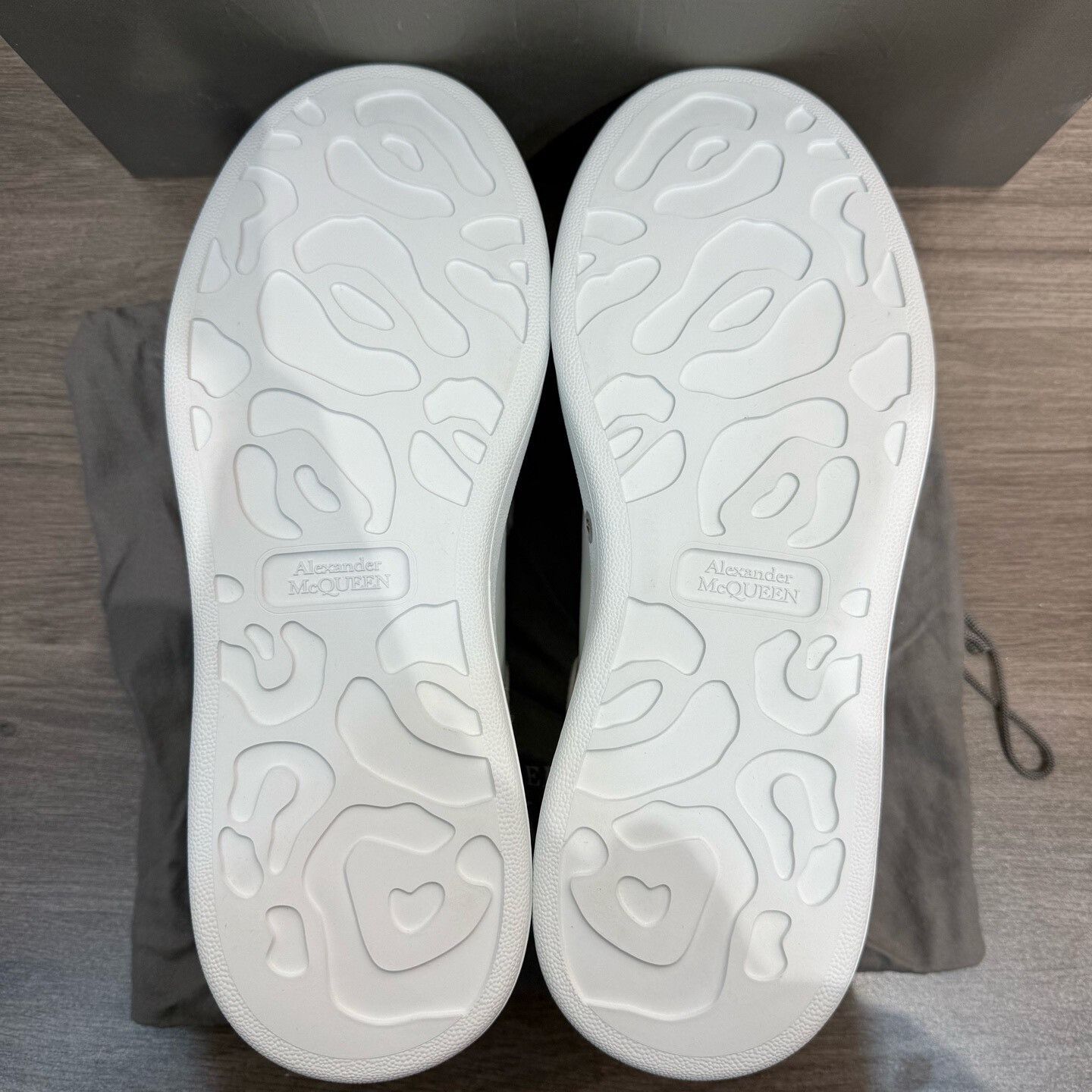 Alexander McQueen Alexander McQueen Iridescent Oversized Sneakers 43 Size US 10 / EU 43 - 8 Thumbnail