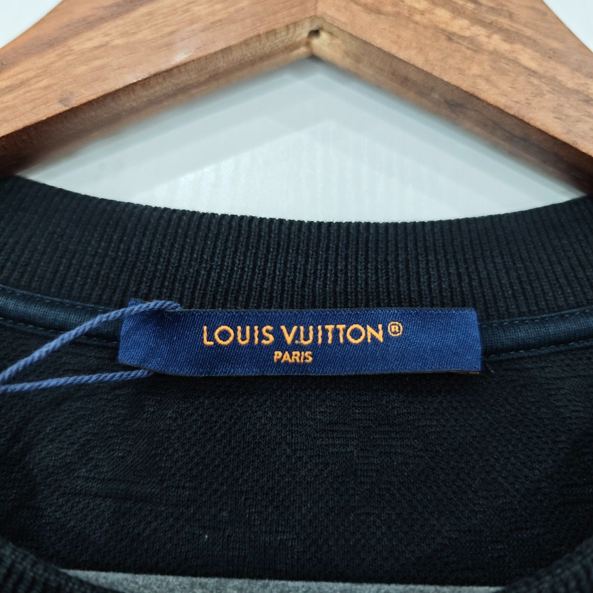 Louis Vuitton Louis Vuitton Monogram Pocket T-Shirt Size L Size US L / EU 52-54 / 3 - 4 Thumbnail