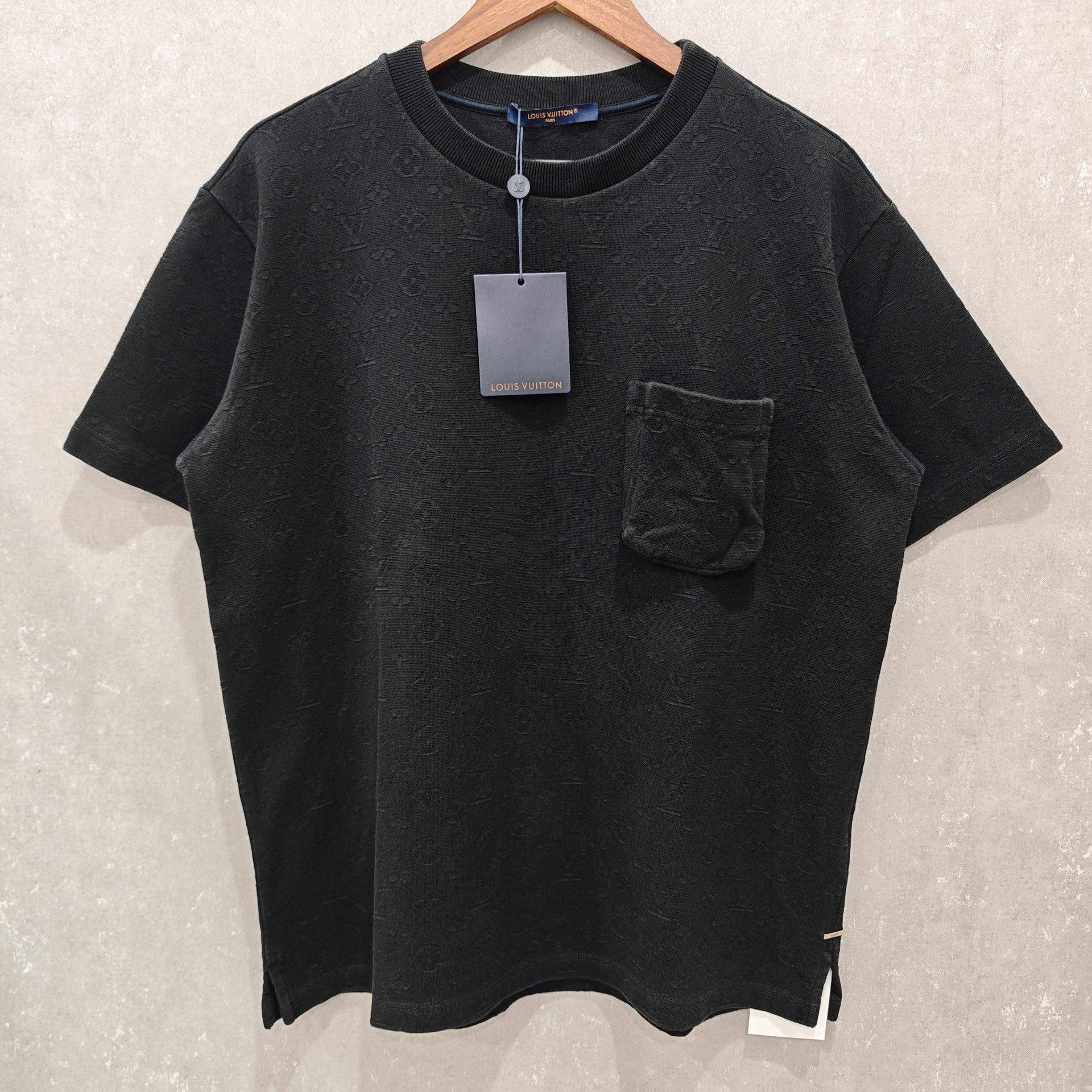 Louis Vuitton Louis Vuitton Monogram Pocket T-Shirt Size L Size US L / EU 52-54 / 3 - 2 Thumbnail