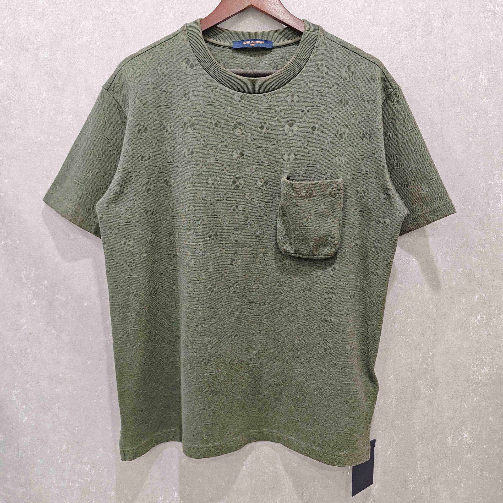 Louis Vuitton Louis Vuitton Monogram Textured Pocket T-Shirt L Size US L / EU 52-54 / 3 - 2 Thumbnail