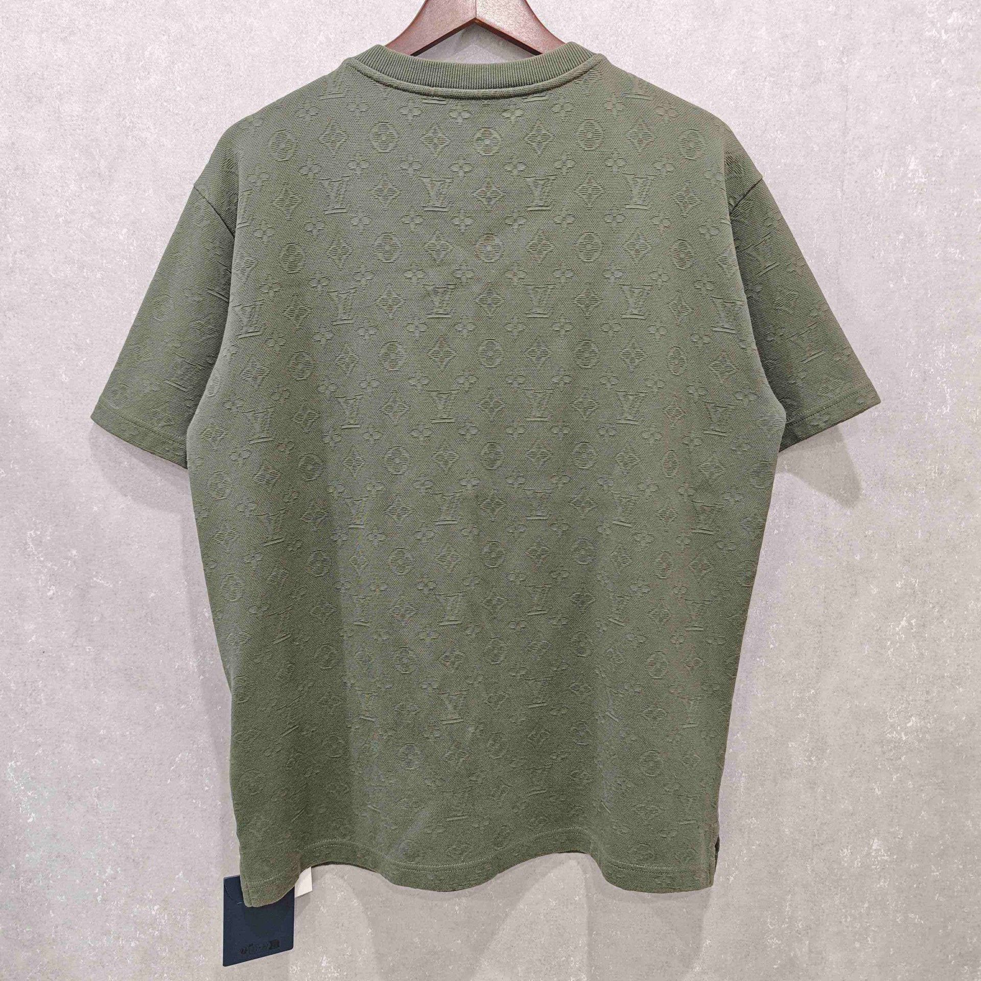 Louis Vuitton Louis Vuitton Monogram Textured Pocket T-Shirt L Size US L / EU 52-54 / 3 - 3 Thumbnail