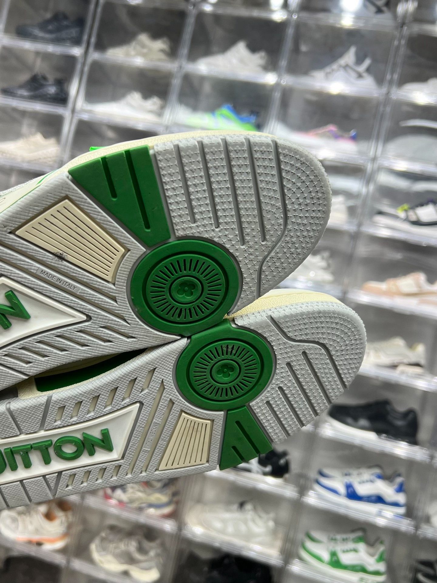 Louis Vuitton Louis Vuitton Training Green Lowtop Sneakers 10.5 Men Size US 10.5 / EU 43-44 - 9 Thumbnail