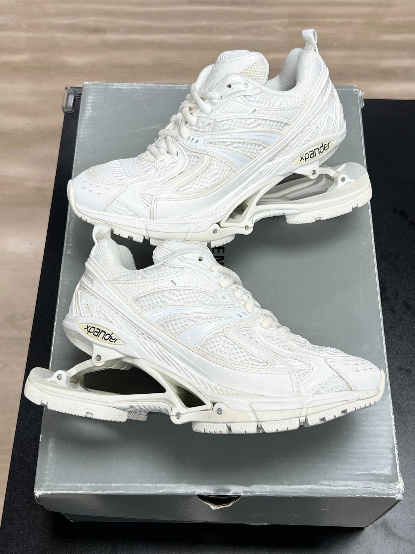 Balenciaga Balenciaga White Lowtop Sneakers us_5 Women Size US 5 / IT 35 - 5 Thumbnail