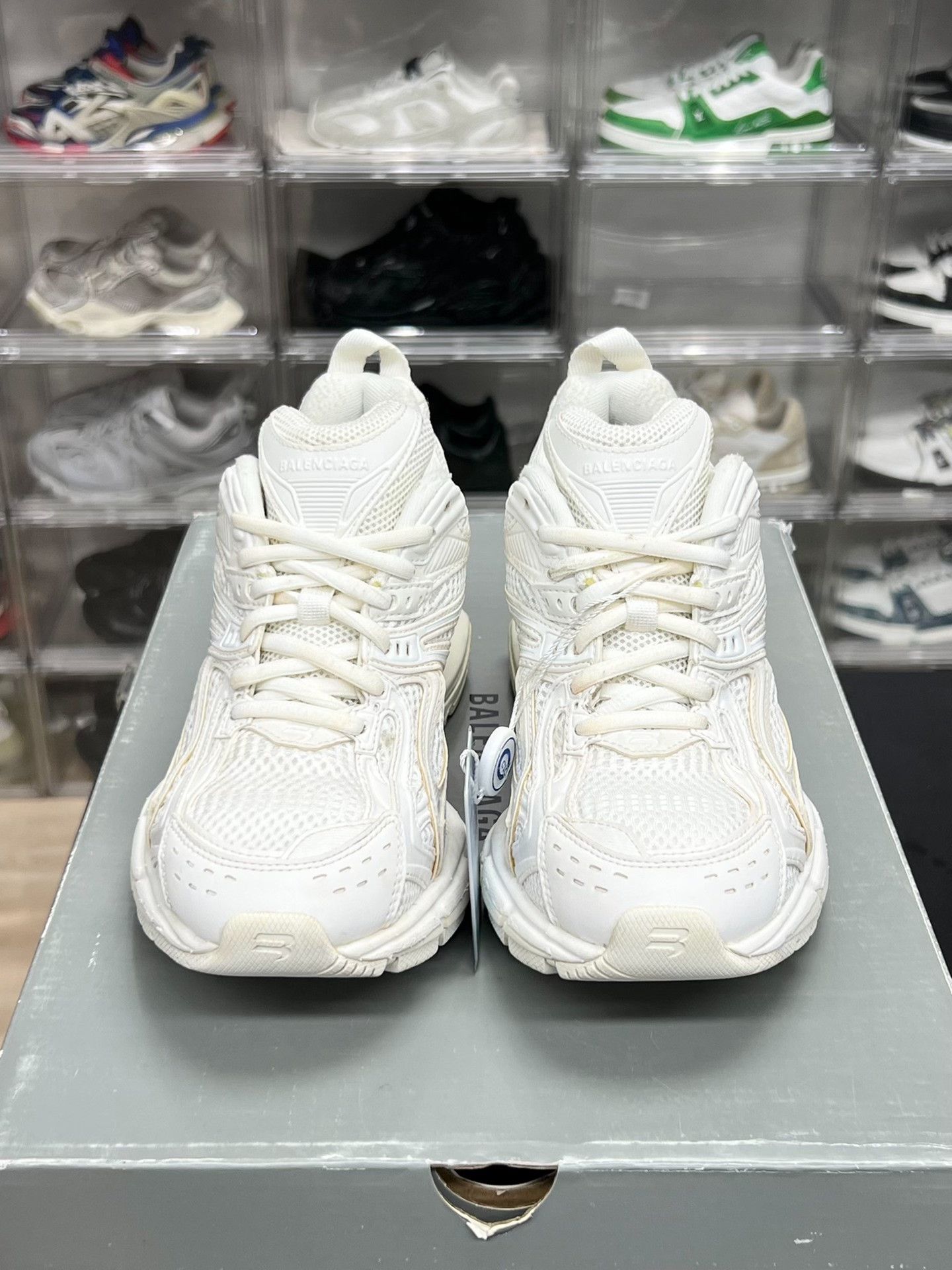 Balenciaga Balenciaga White Lowtop Sneakers us_5 Women Size US 5 / IT 35 - 2 Thumbnail