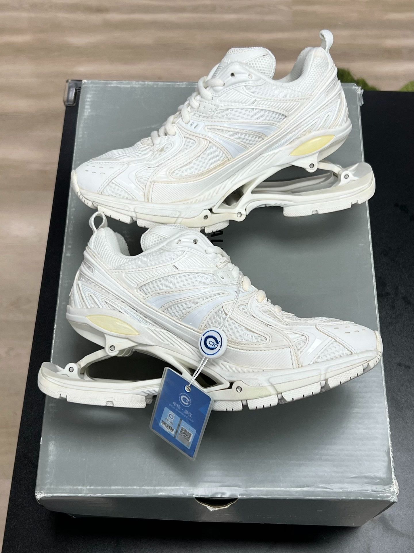 Balenciaga Balenciaga White Lowtop Sneakers us_5 Women Size US 5 / IT 35 - 6 Thumbnail