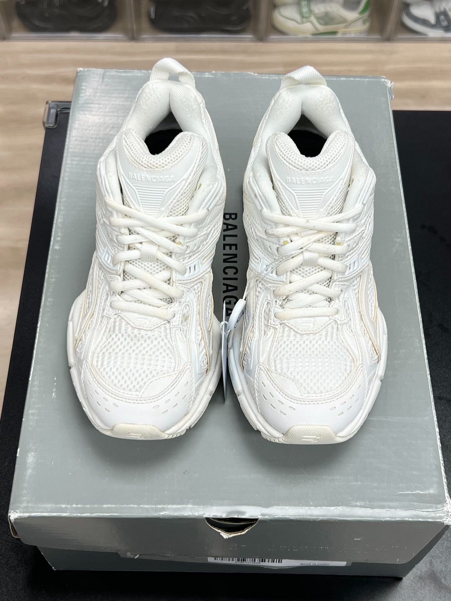 Balenciaga Balenciaga White Lowtop Sneakers us_5 Women Size US 5 / IT 35 - 3 Thumbnail
