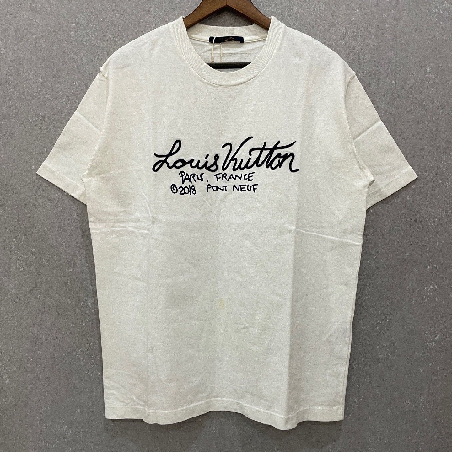 Louis Vuitton Louis Vuitton Signature Script T-Shirt XL Size US XL / EU 56 / 4 - 2 Thumbnail