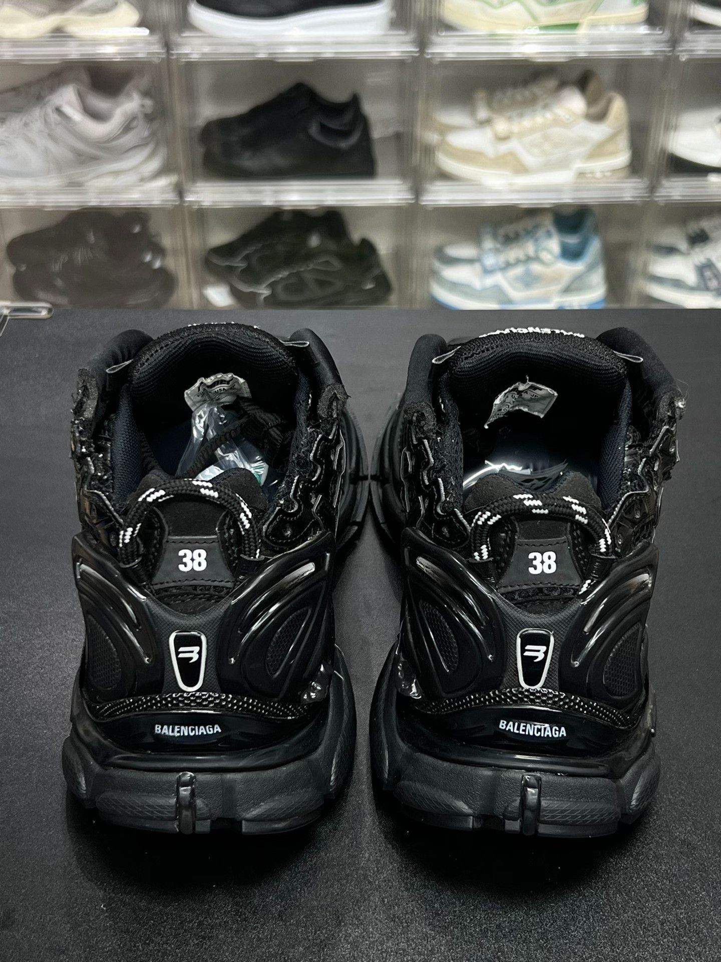 Balenciaga Balenciaga Running Black Lowtop Sneakers us_8 Women Size US 8 / IT 38 - 7 Thumbnail