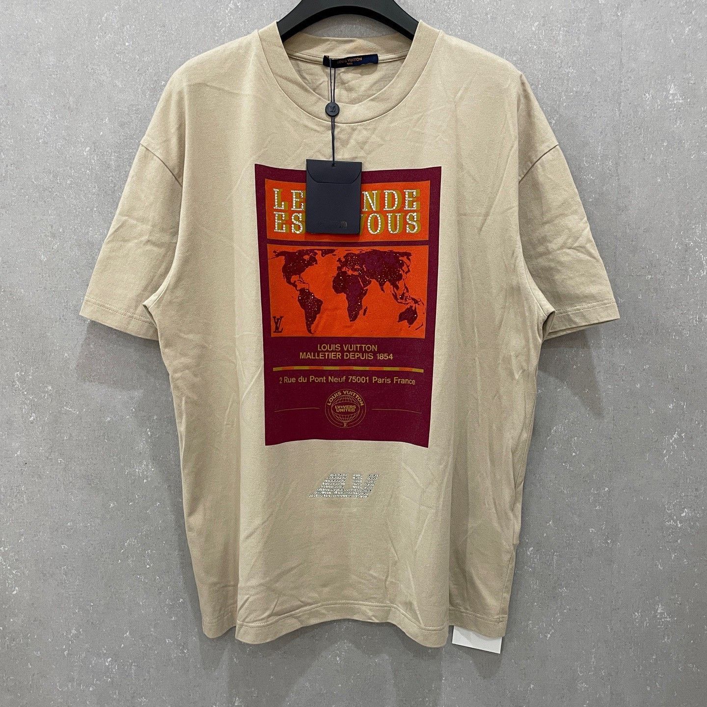 Louis Vuitton Louis Vuitton World Map Rhinestone T-Shirt Size M Size US M / EU 48-50 / 2 - 5 Thumbnail