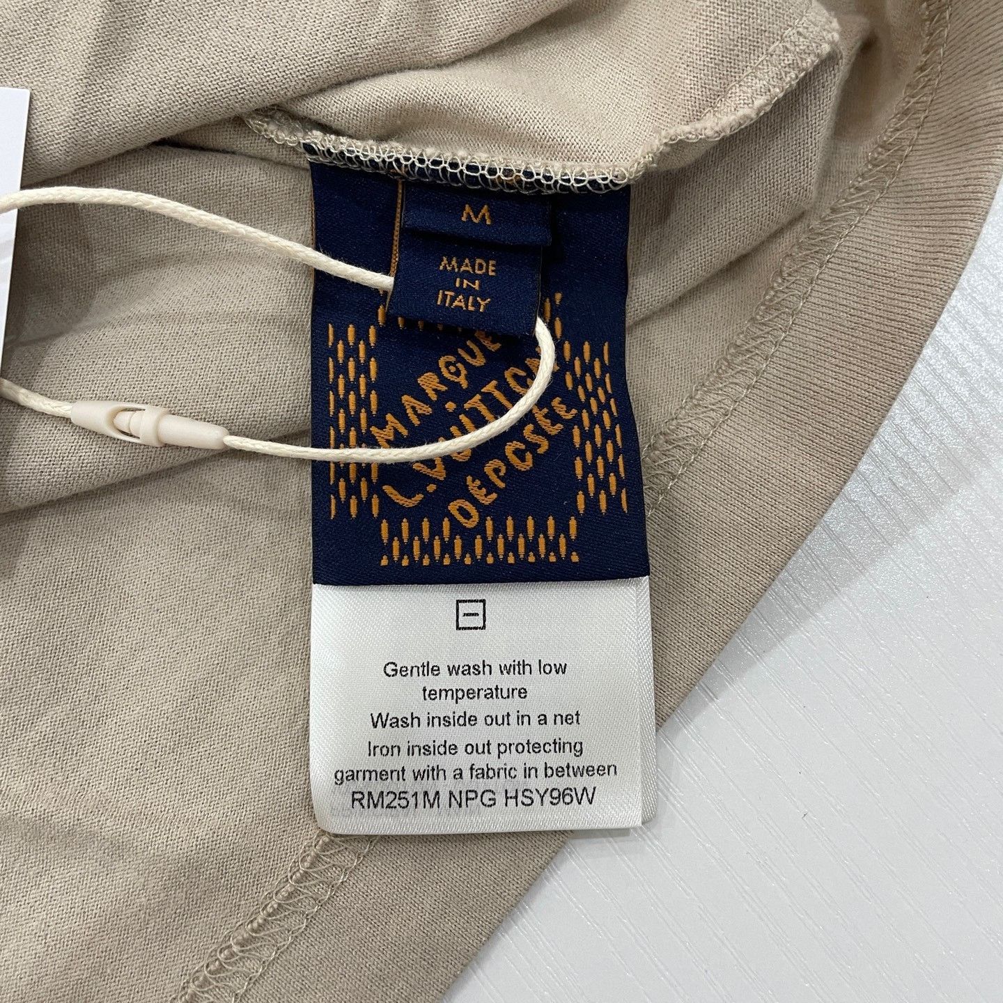 Louis Vuitton Louis Vuitton World Map Rhinestone T-Shirt Size M Size US M / EU 48-50 / 2 - 8 Thumbnail