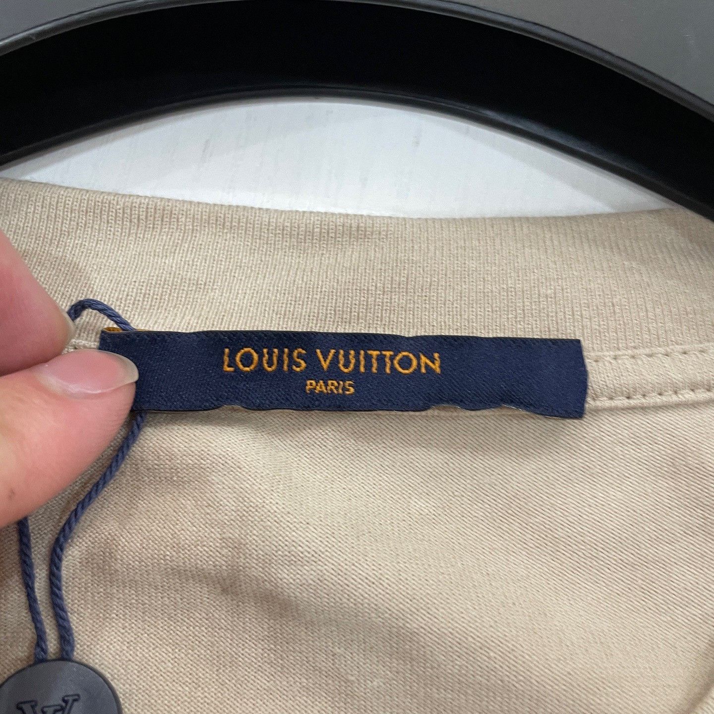 Louis Vuitton Louis Vuitton World Map Rhinestone T-Shirt Size M Size US M / EU 48-50 / 2 - 7 Thumbnail