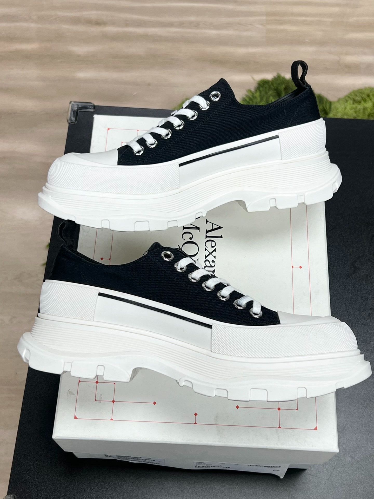 Alexander McQueen Alexander McQueen White Boots 10 Men Size US 10 / EU 43 - 6 Thumbnail