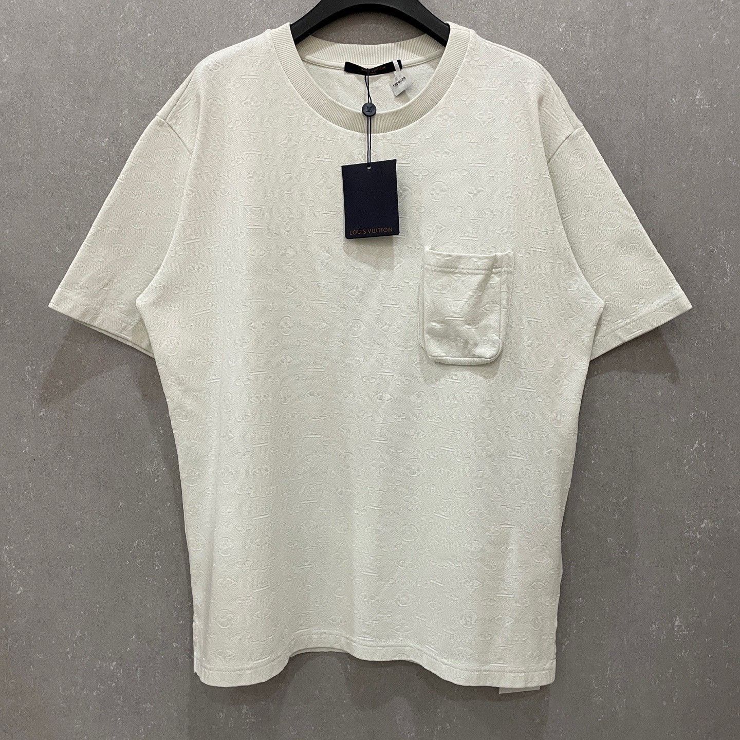 Louis Vuitton Louis Vuitton Monogram Debossed T-Shirt XXL Size US XXL / EU 58 / 5 - 2 Thumbnail