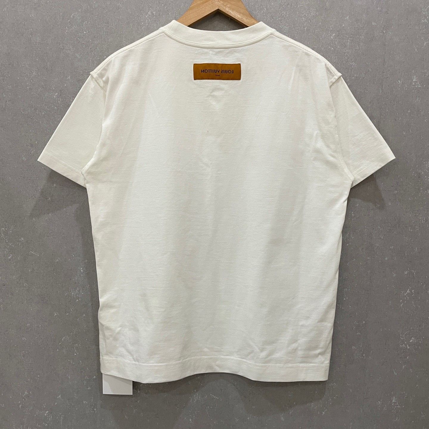 Louis Vuitton Louis Vuitton Embossed Logo T-Shirt Size S Size US S / EU 44-46 / 1 - 3 Thumbnail