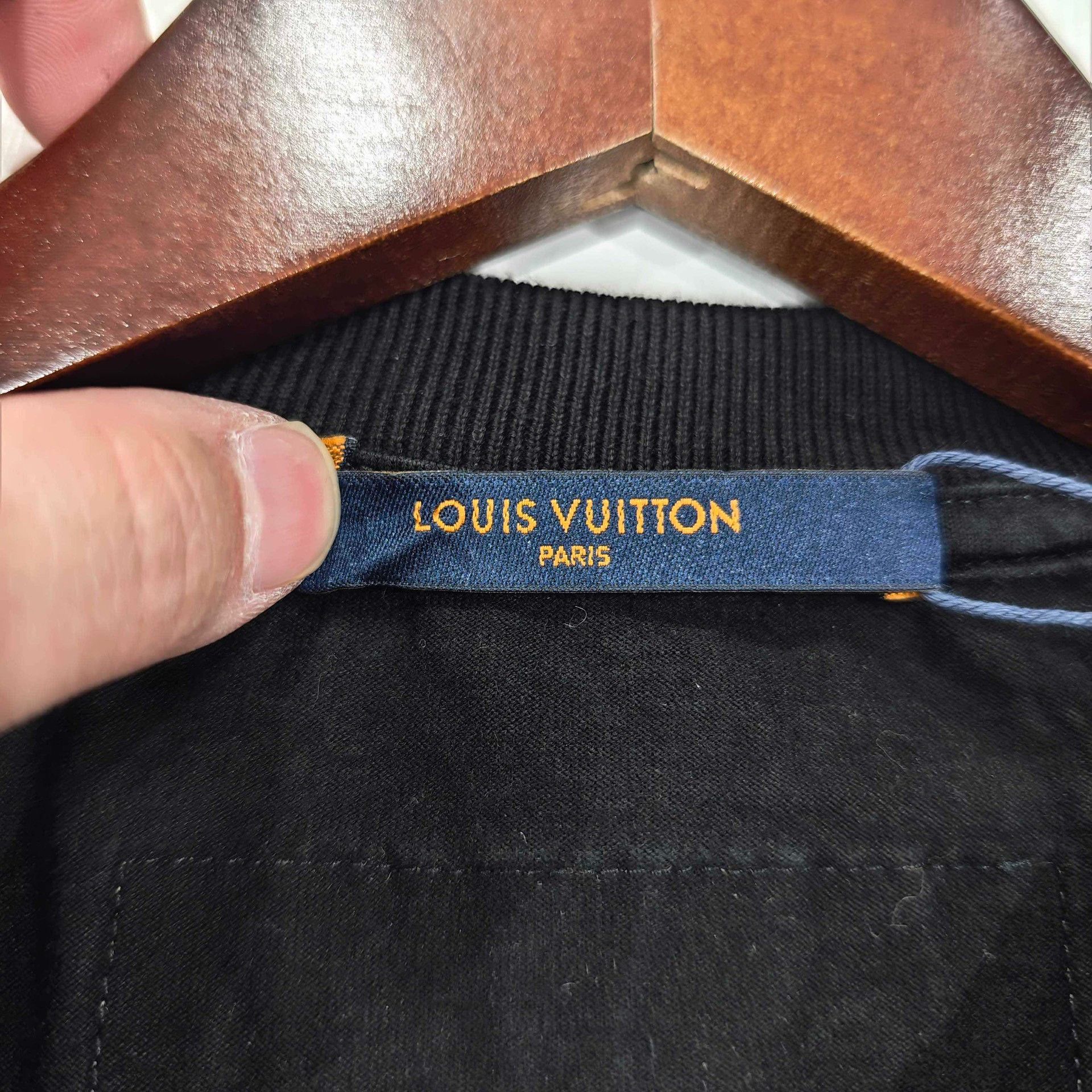 Louis Vuitton Louis Vuitton Sketch Logo Print T-Shirt Size L Size US L / EU 52-54 / 3 - 4 Thumbnail