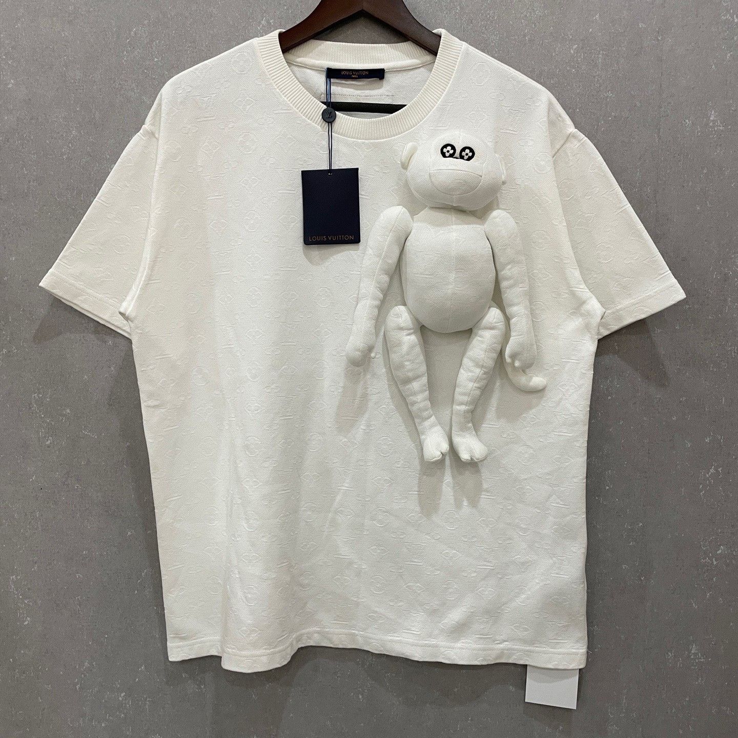 Louis Vuitton Louis Vuitton Monogram 3D Monkey T-Shirt XL Size US XL / EU 56 / 4 - 2 Thumbnail