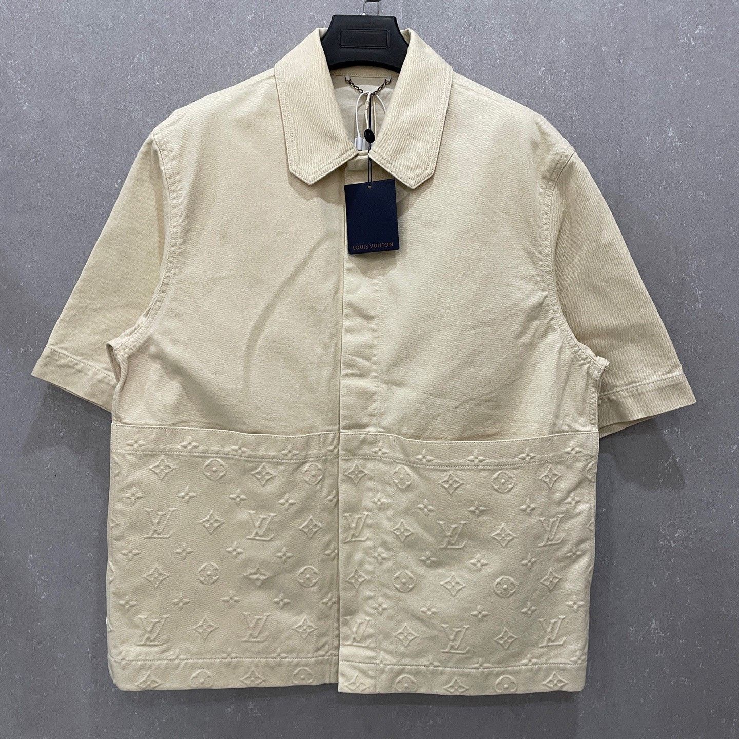 Louis Vuitton Louis Vuitton Monogram Embossed Short Sleeve Shirt XL Size US XL / EU 56 / 4 - 2 Thumbnail