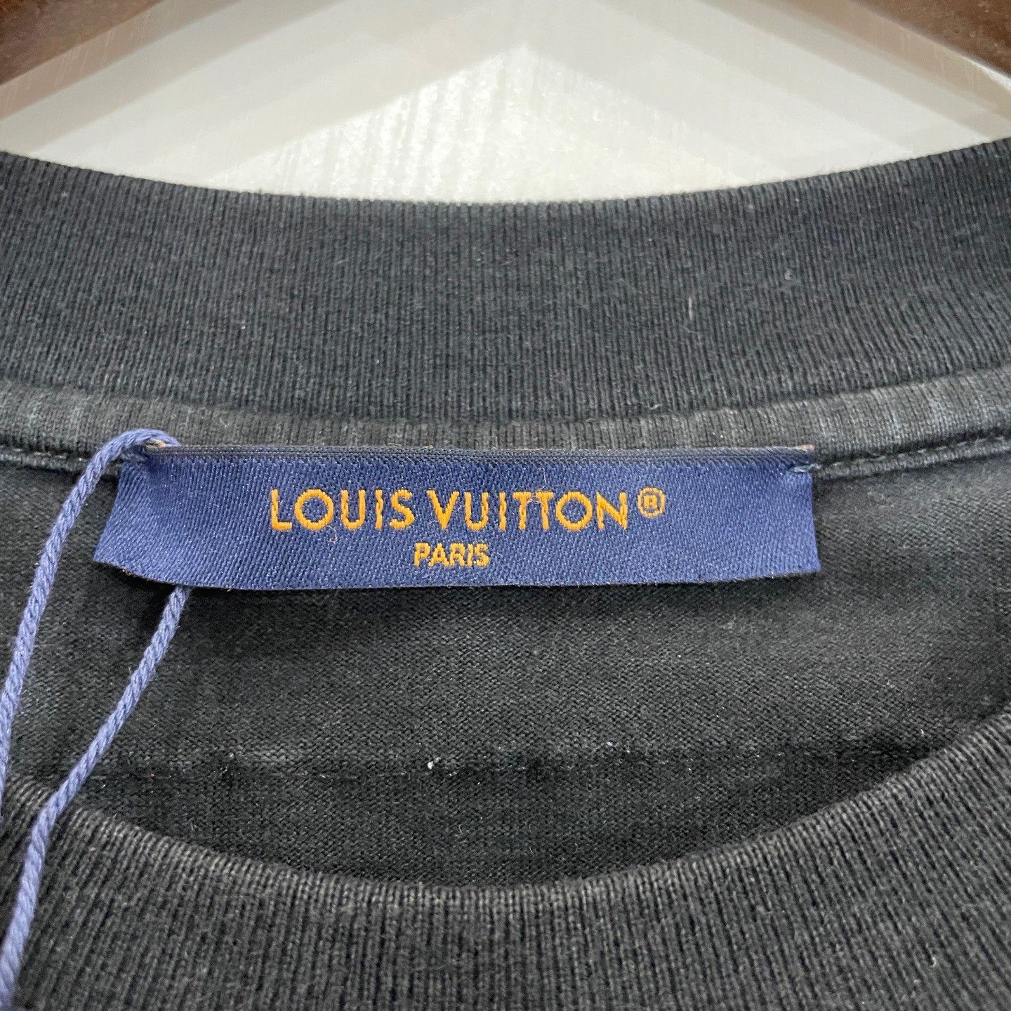 Louis Vuitton Louis Vuitton Debossed LV Logo T-Shirt Size M Size US M / EU 48-50 / 2 - 4 Thumbnail