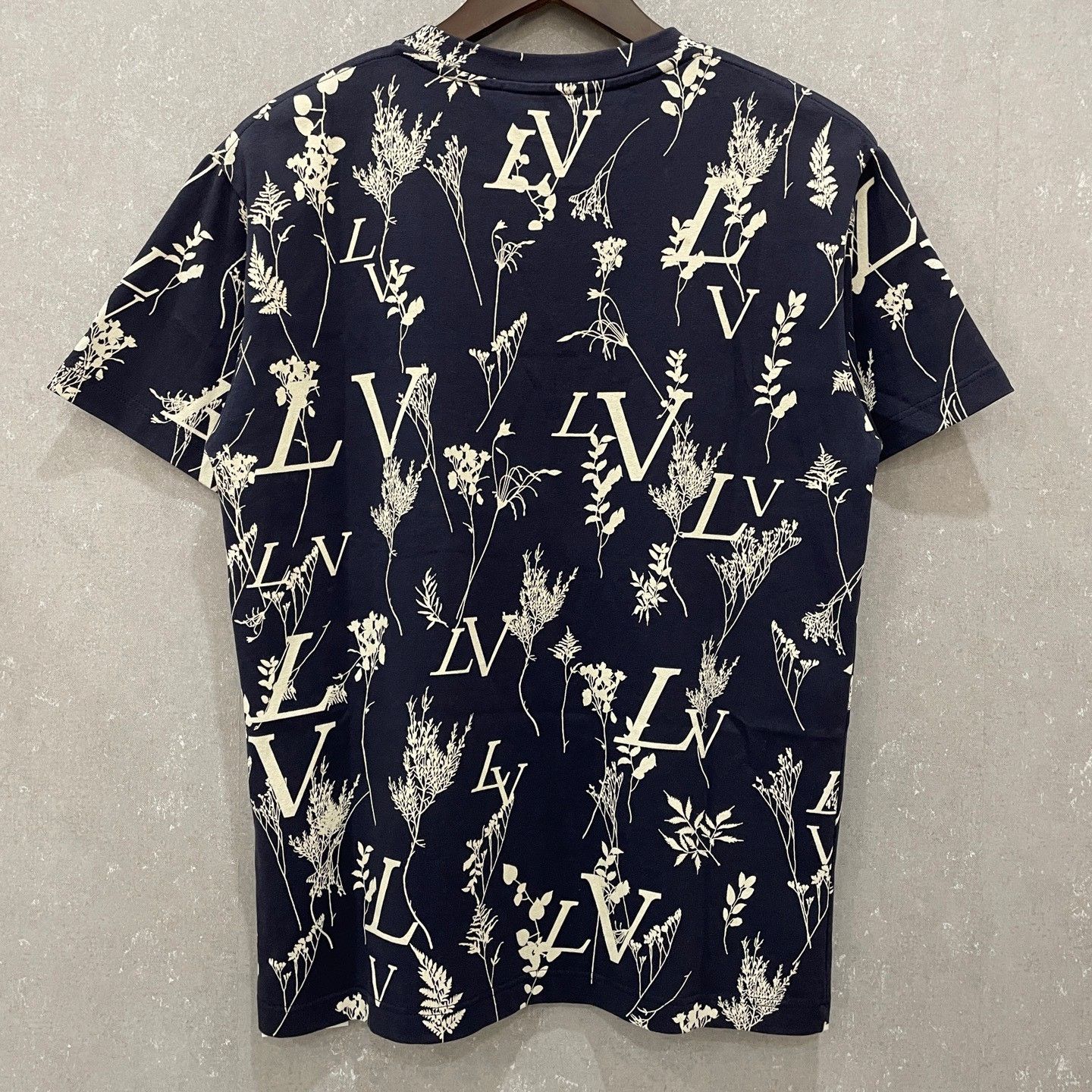 Louis Vuitton Louis Vuitton Floral LV Logo T-Shirt S Size US S / EU 44-46 / 1 - 3 Thumbnail