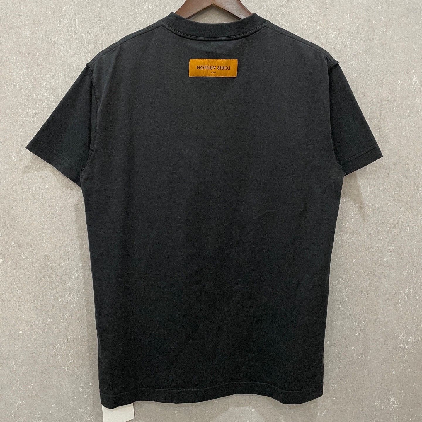 Louis Vuitton Louis Vuitton Embossed Logo T-Shirt Size S Size US S / EU 44-46 / 1 - 3 Thumbnail