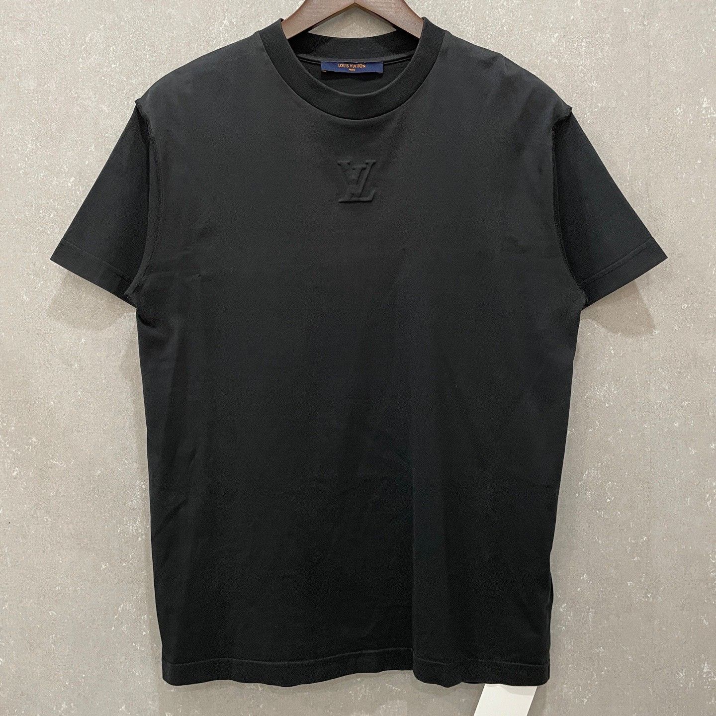 Louis Vuitton Louis Vuitton Embossed Logo T-Shirt Size S Size US S / EU 44-46 / 1 - 2 Thumbnail