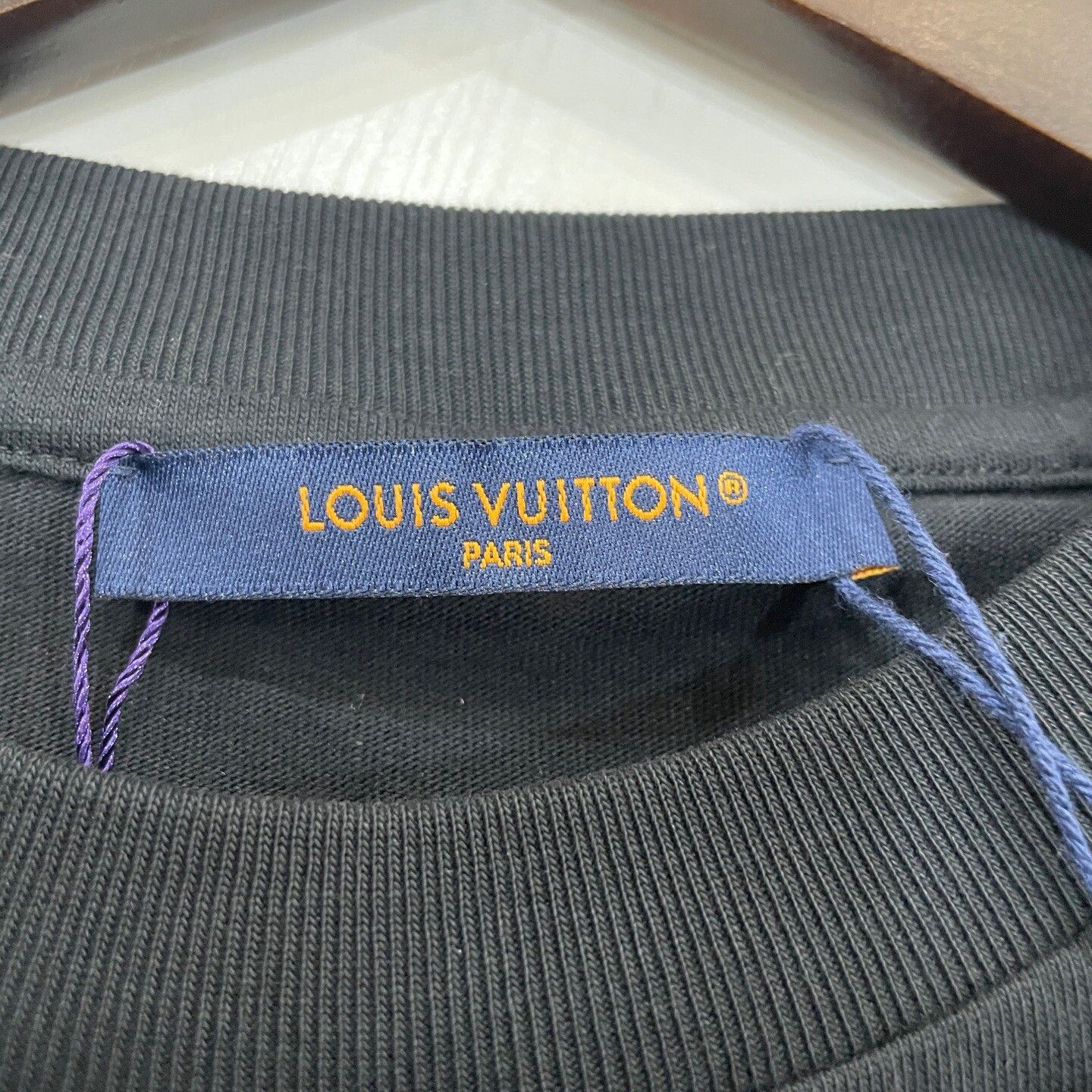 Louis Vuitton Louis Vuitton Gradient Logo Print T-Shirt L Size US L / EU 52-54 / 3 - 5 Thumbnail