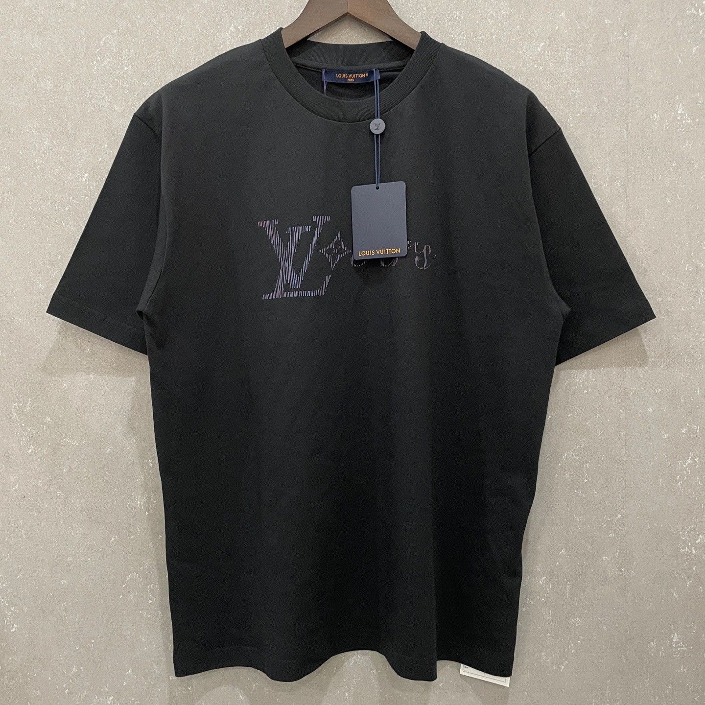 Louis Vuitton Louis Vuitton Gradient Logo Print T-Shirt L Size US L / EU 52-54 / 3 - 3 Thumbnail