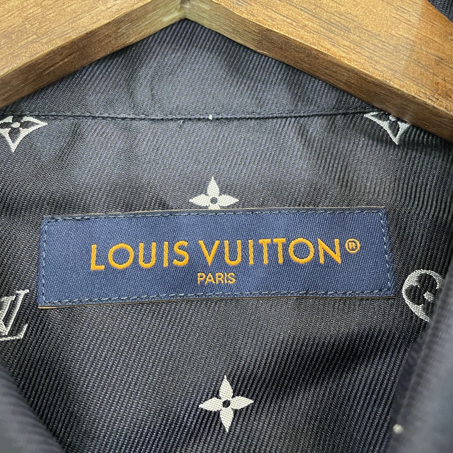 Louis Vuitton Louis Vuitton Monogram Jacquard Silk Shirt Size S Size US S / EU 44-46 / 1 - 6 Thumbnail