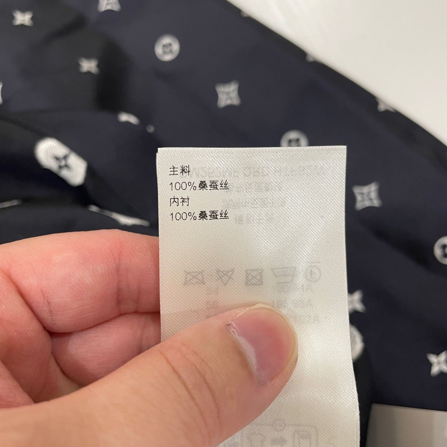 Louis Vuitton Louis Vuitton Monogram Jacquard Silk Shirt Size S Size US S / EU 44-46 / 1 - 8 Thumbnail