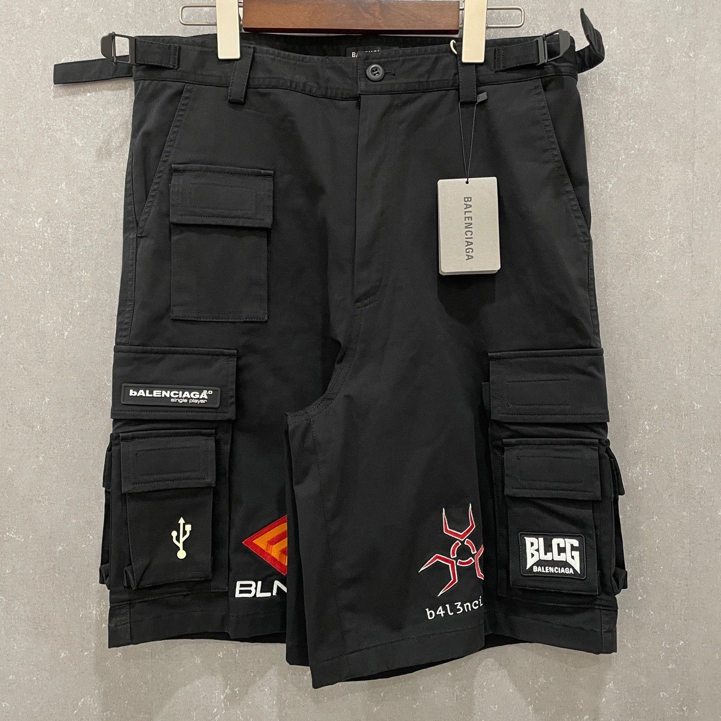 Balenciaga Balenciaga Gamer Patch Cargo Shorts Size 44 Size US 28 / EU 44 - 3 Thumbnail