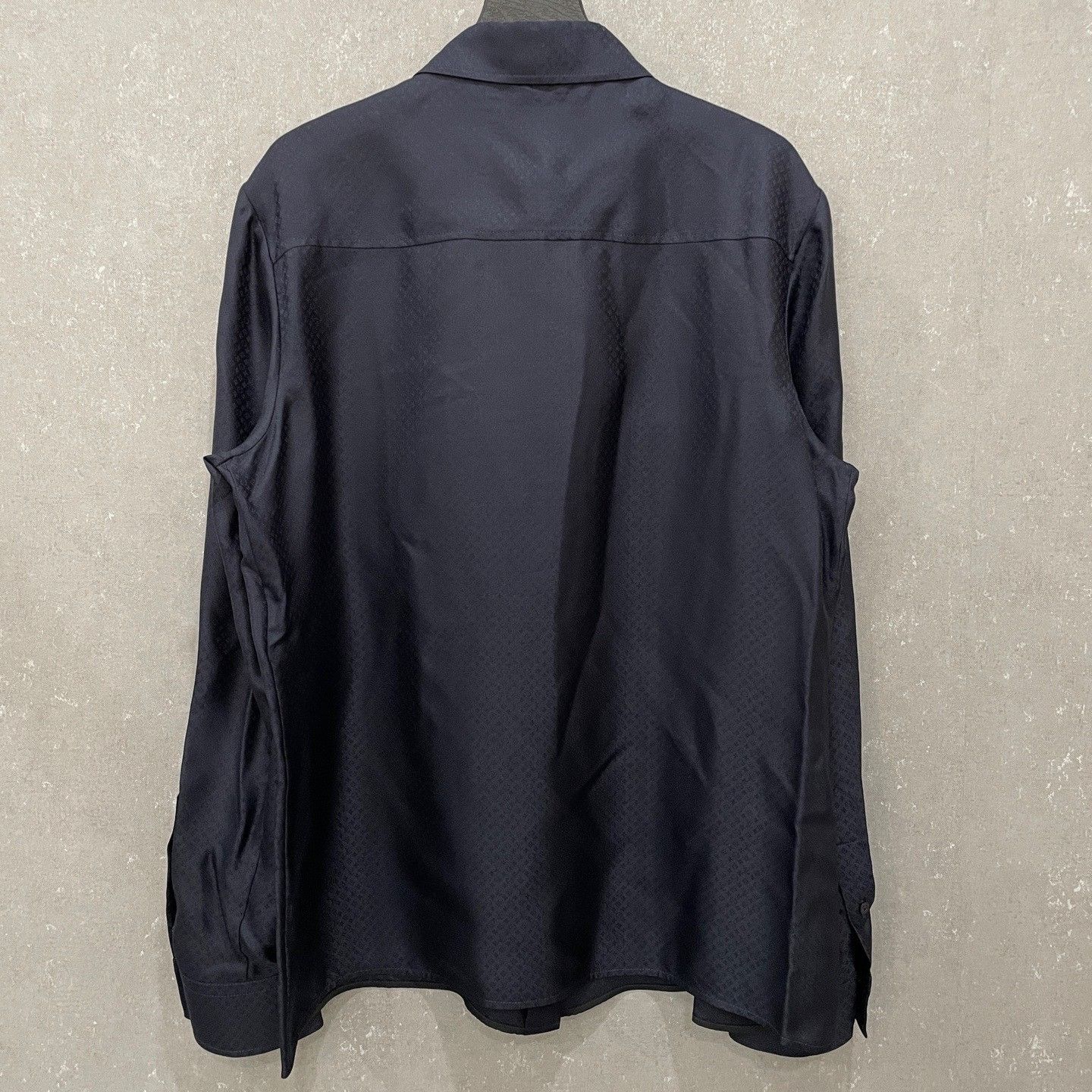 Louis Vuitton Louis Vuitton Monogram Silk Shirt Size 40 Size US M / EU 48-50 / 2 - 3 Thumbnail