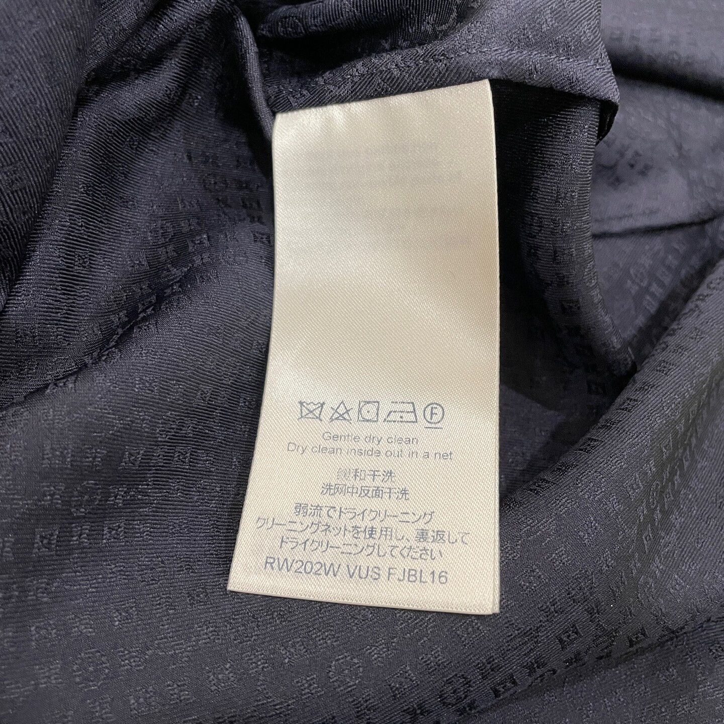 Louis Vuitton Louis Vuitton Monogram Silk Shirt Size 40 Size US M / EU 48-50 / 2 - 5 Thumbnail